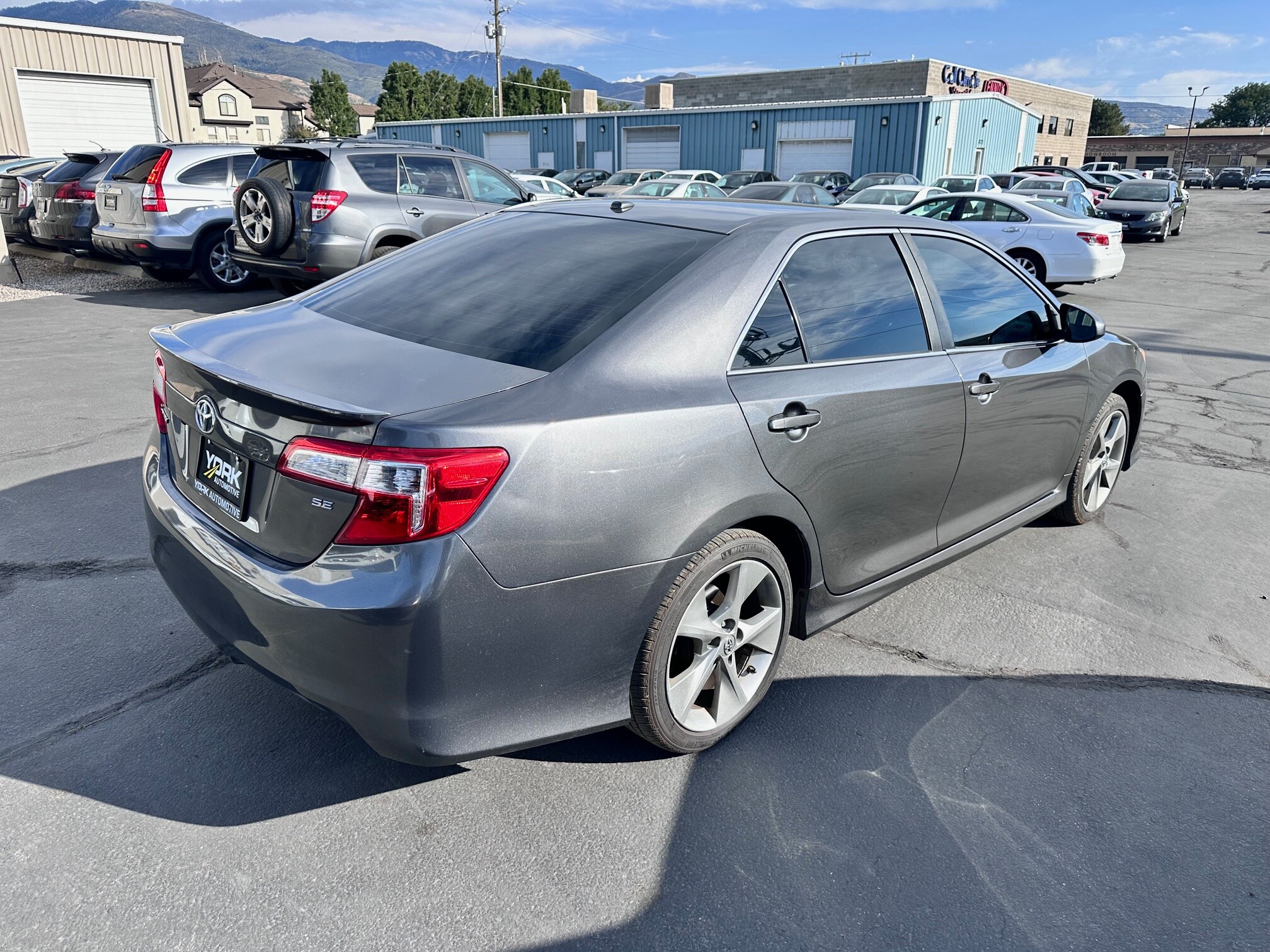 2014 Toyota Camry SE photo 3
