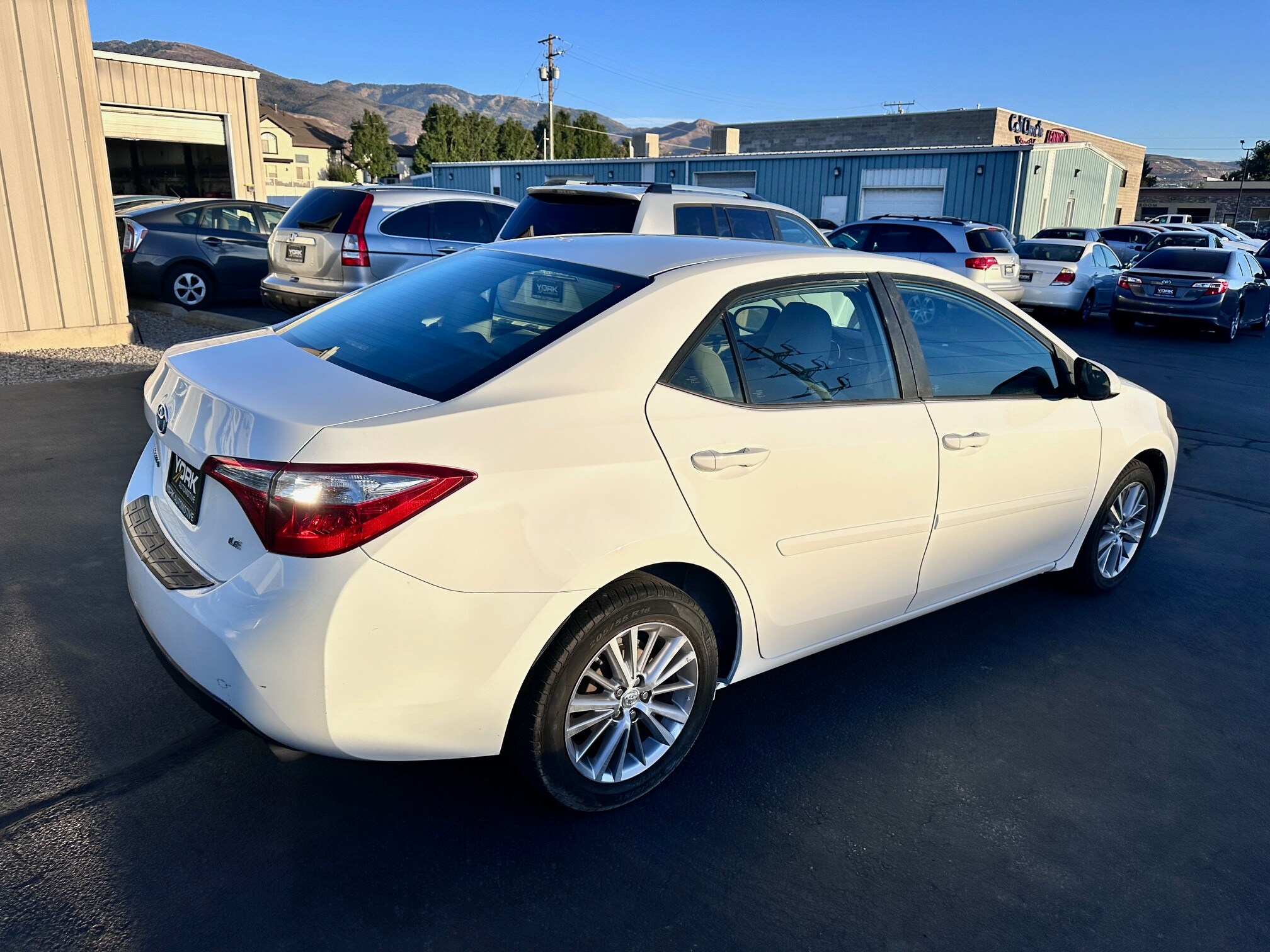 2015 Toyota Corolla LE photo 3