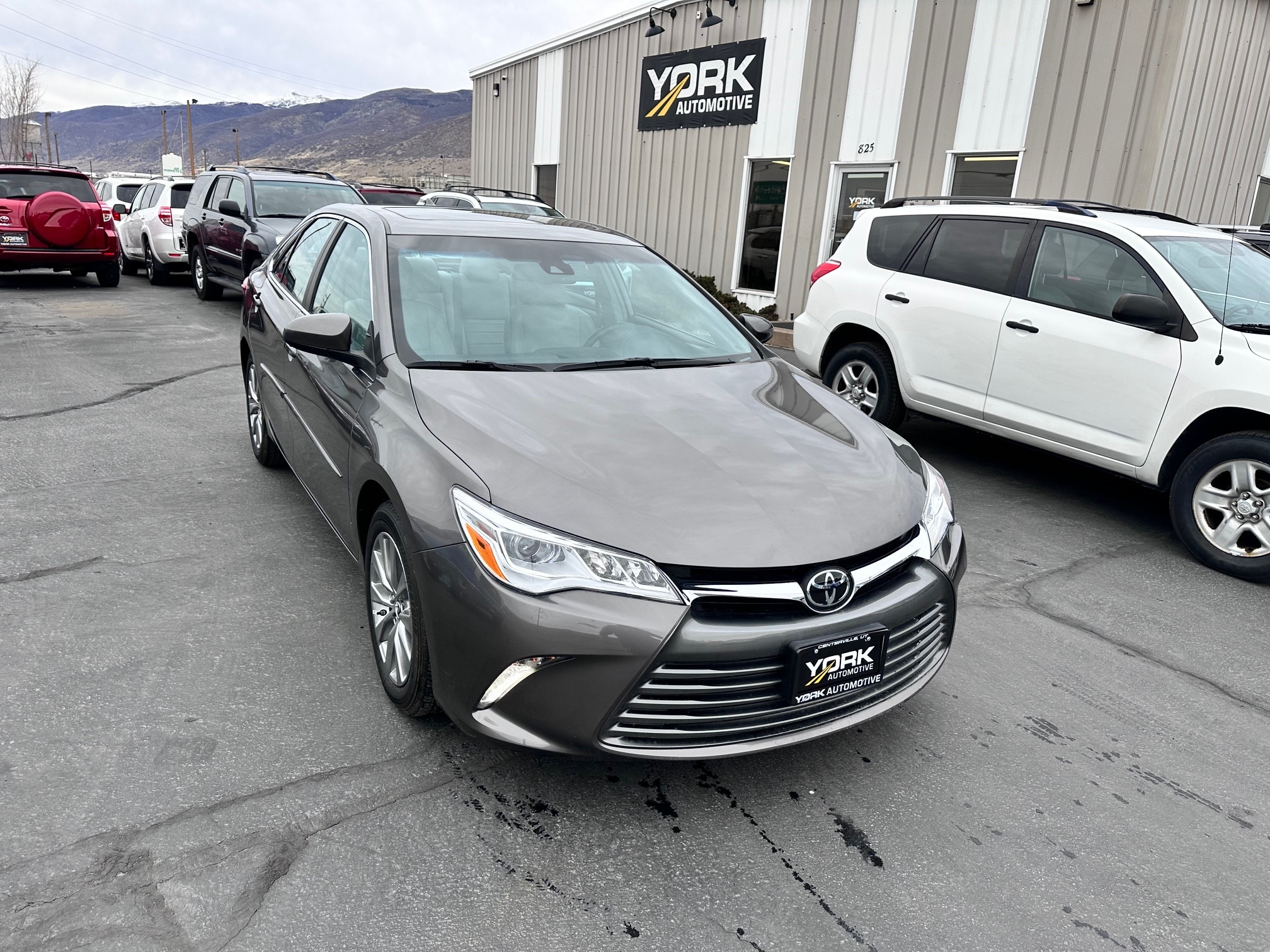 2017 Toyota Camry XLE's photo