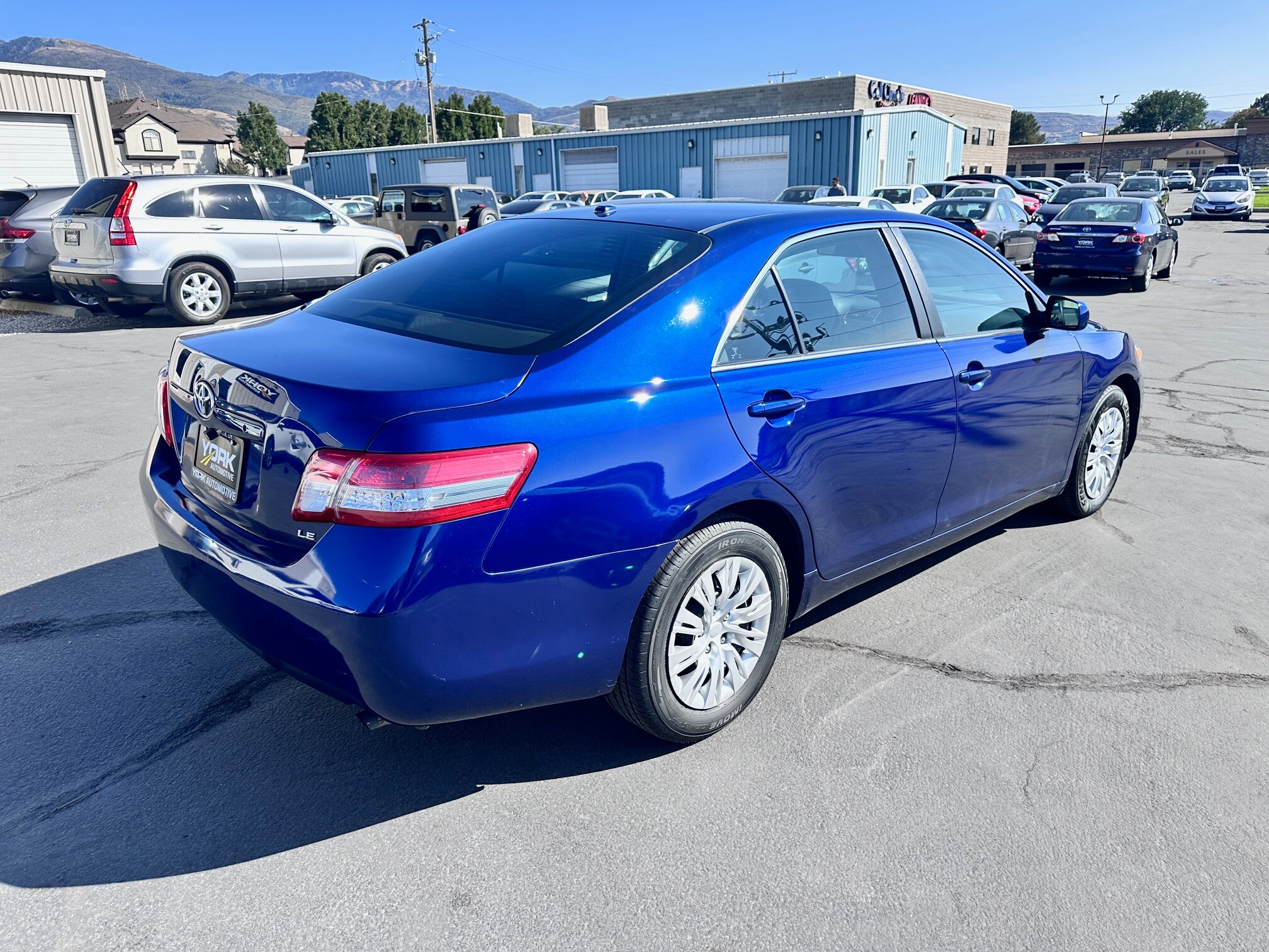 2011 Toyota Camry LE photo 3