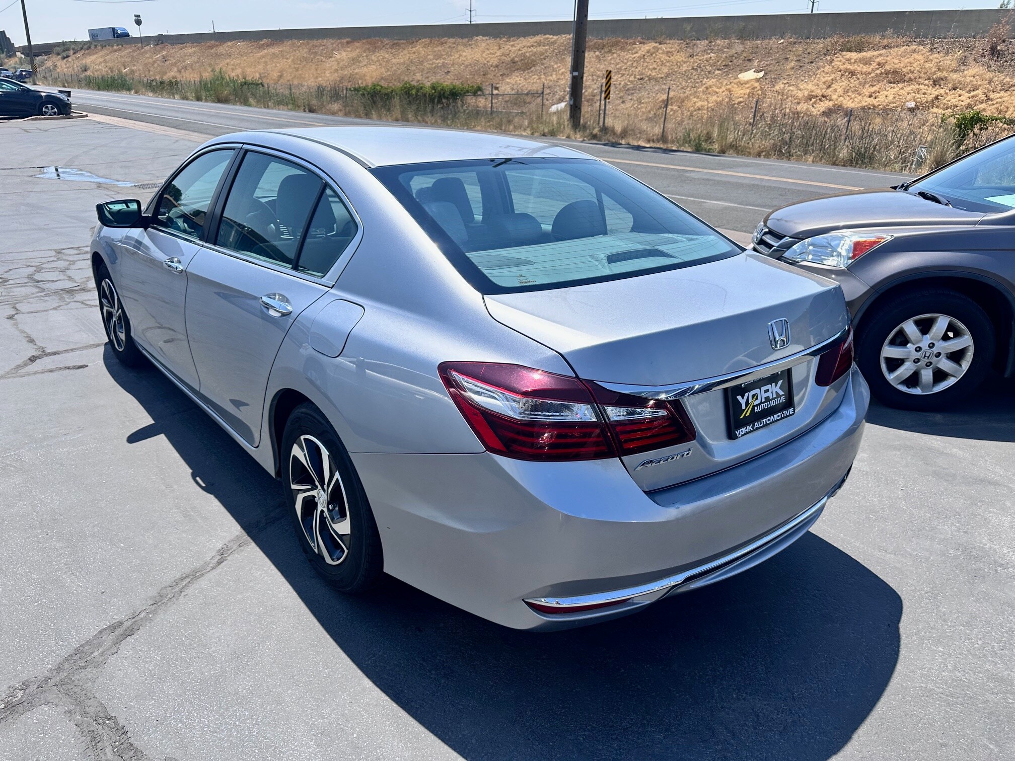 2016 Honda Accord LX photo 4