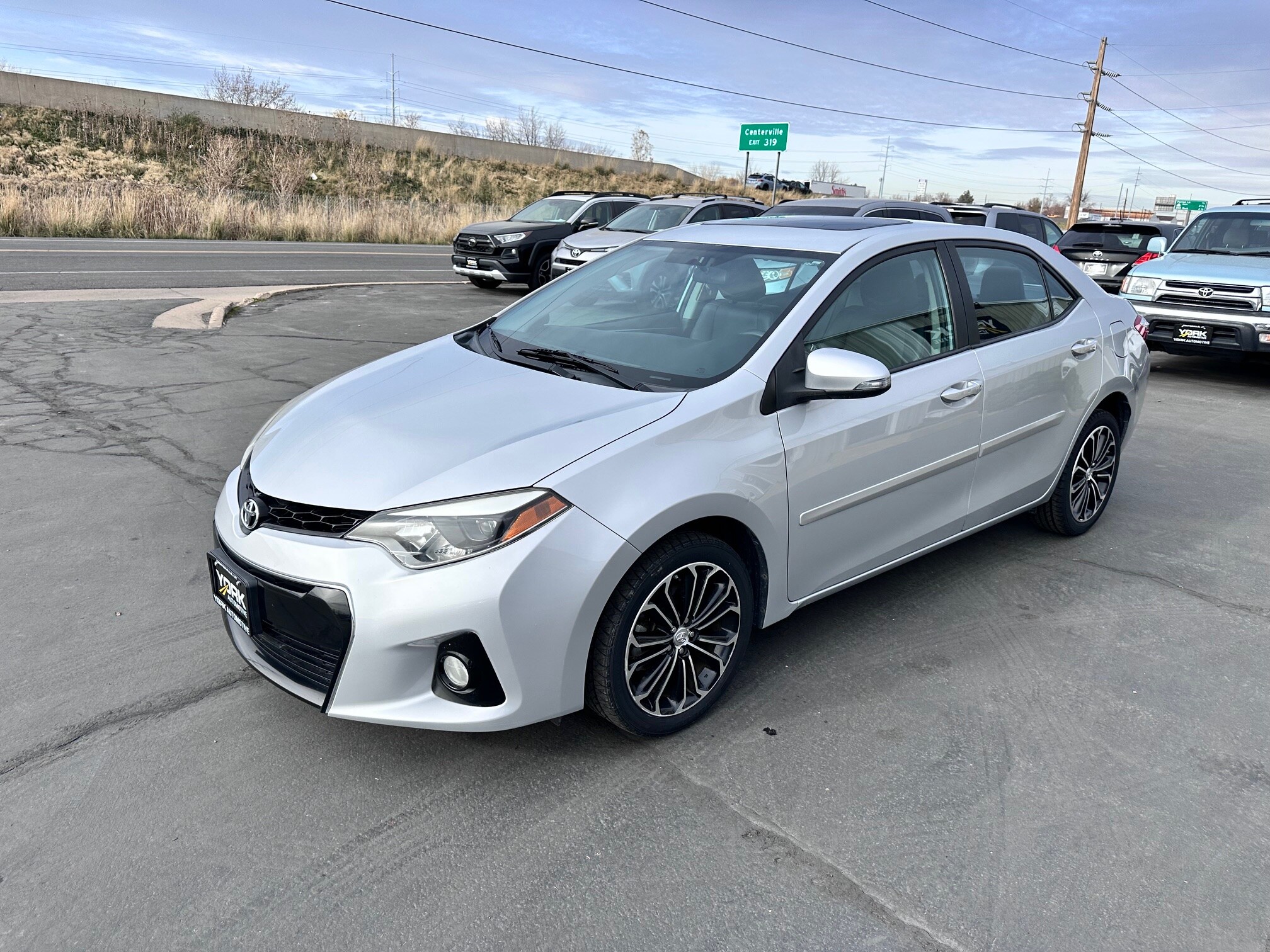 2014 Toyota Corolla Plus photo 2