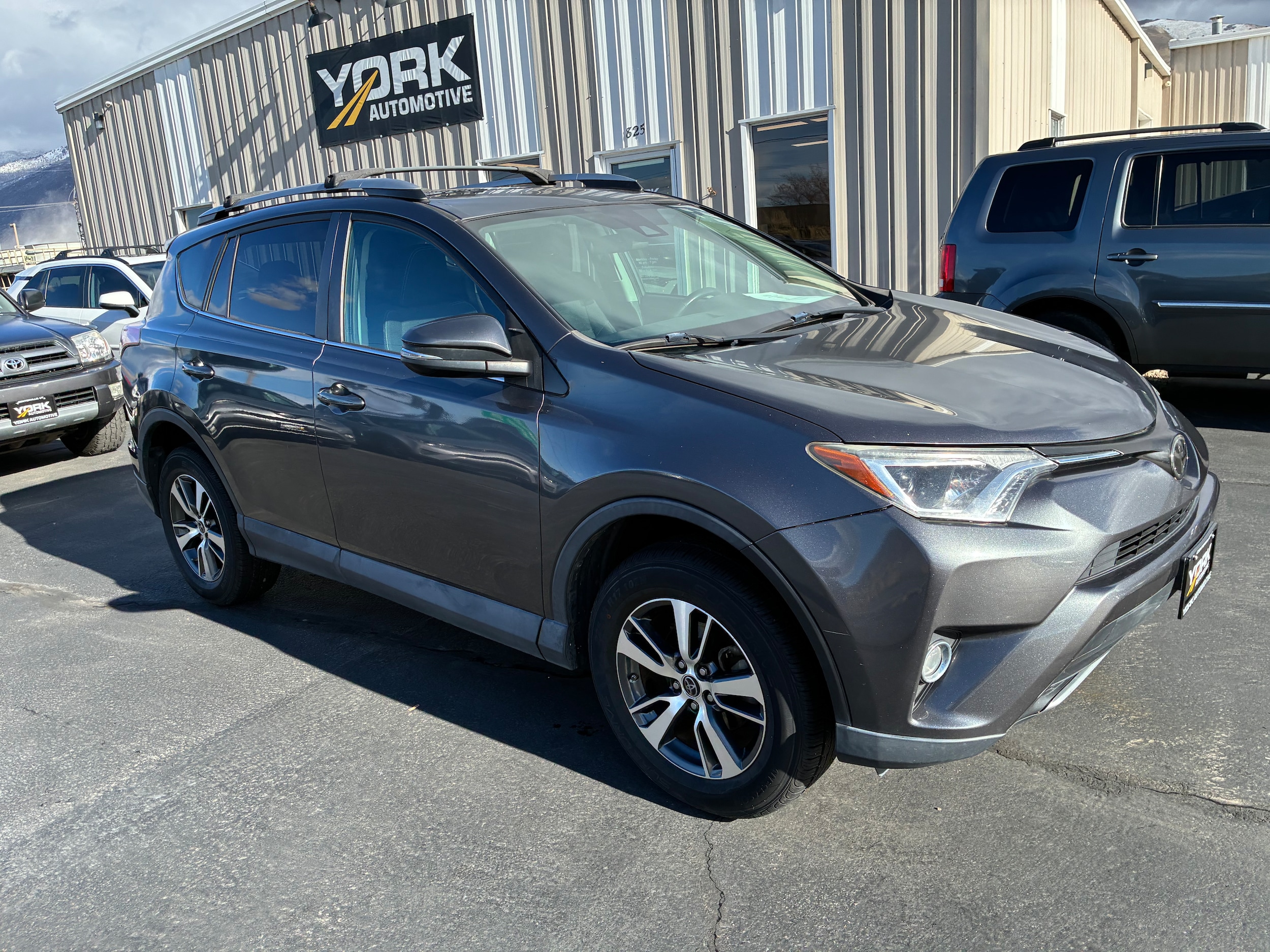 2018 Toyota RAV4 XLE's photo