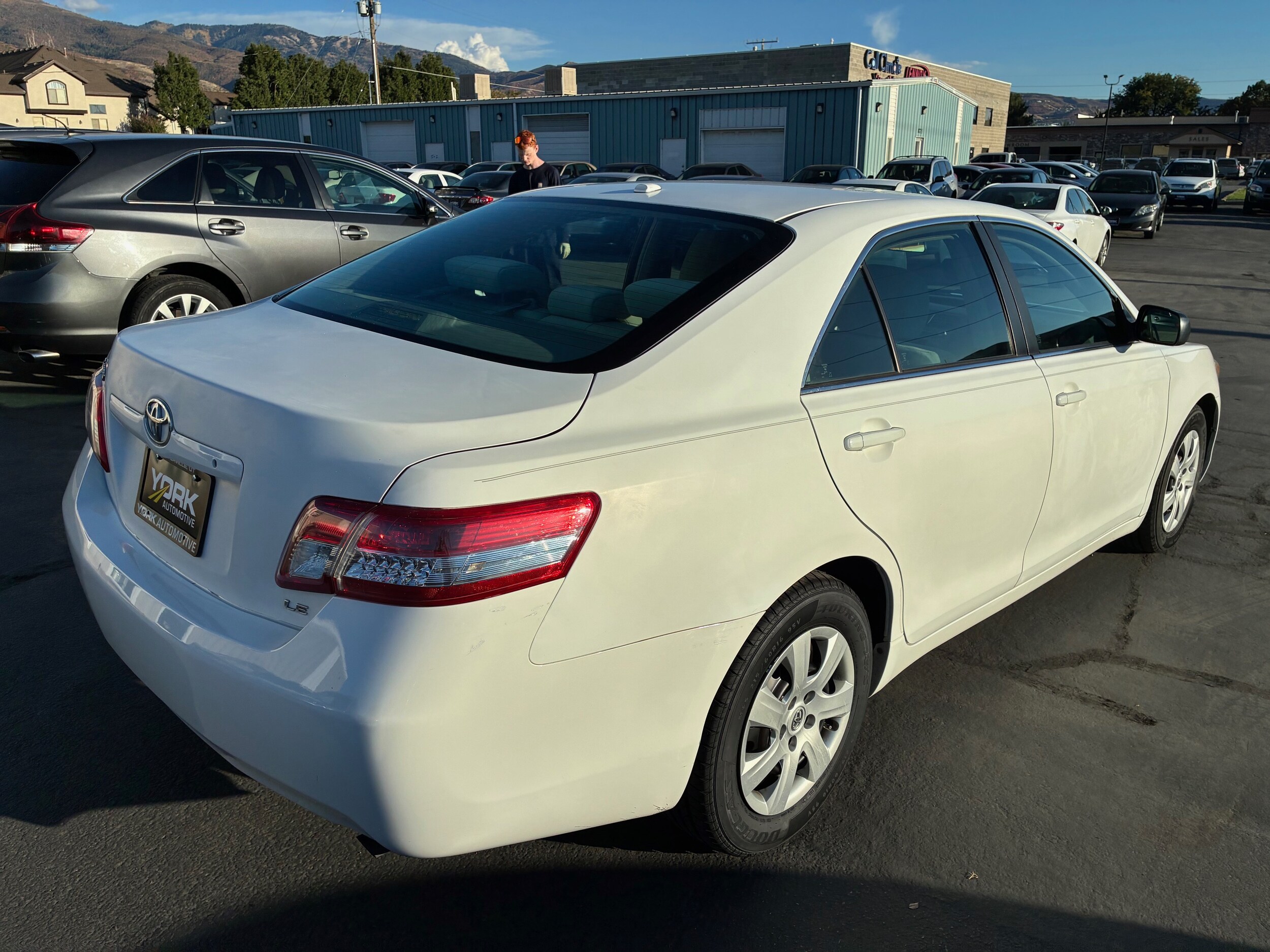 2010 Toyota Camry LE photo 2
