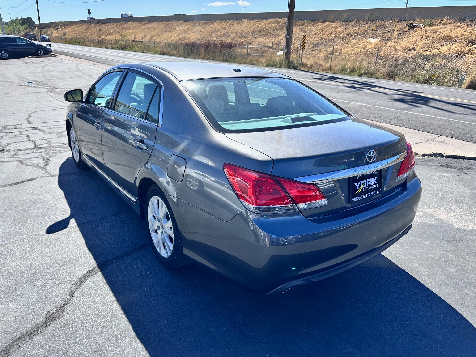 2012 Toyota Avalon Base photo 4