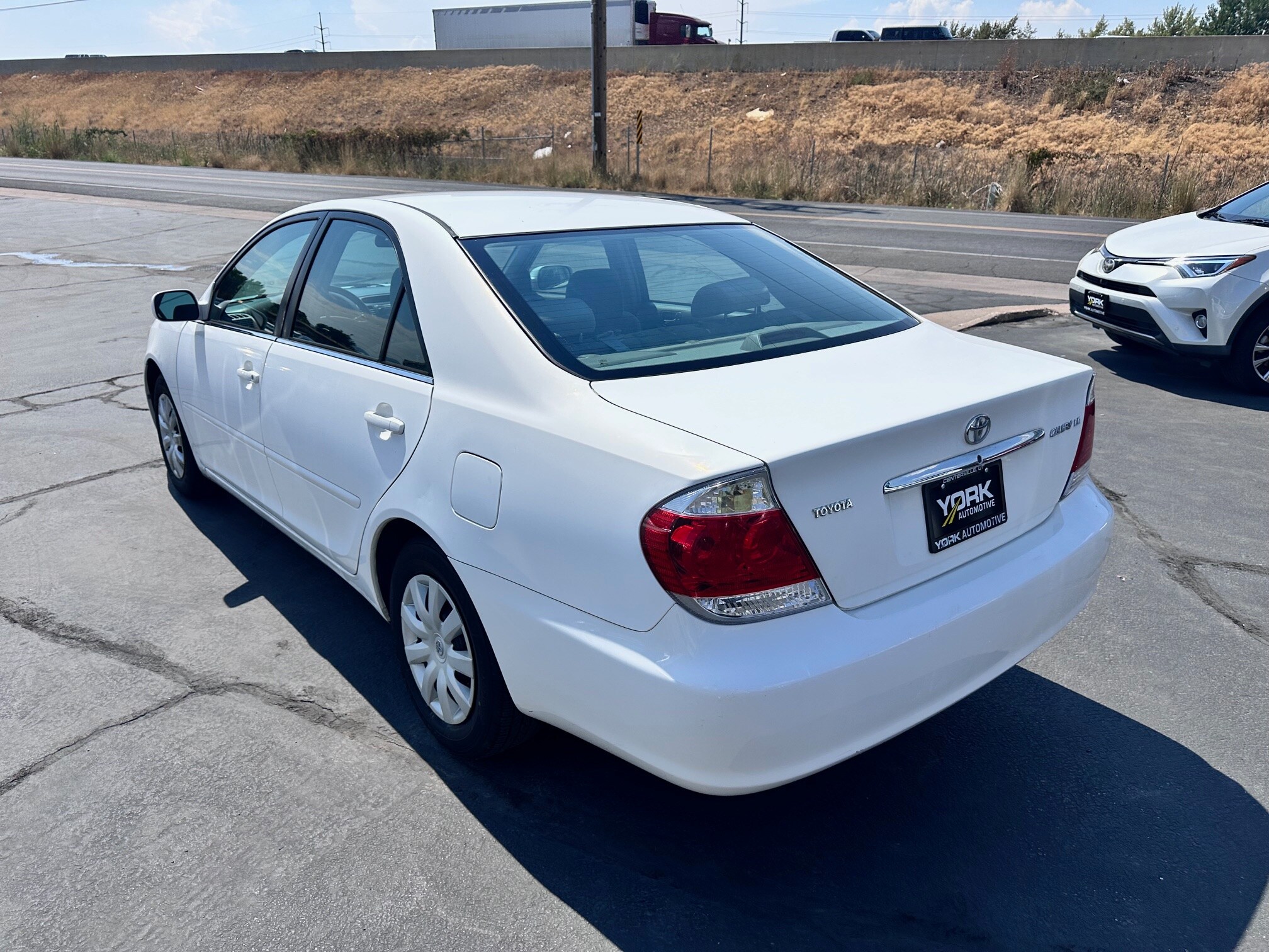 2005 Toyota Camry LE photo 4