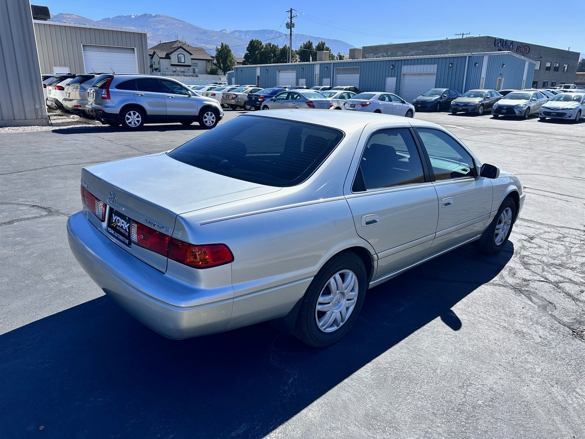 2000 Toyota Camry LE photo 3