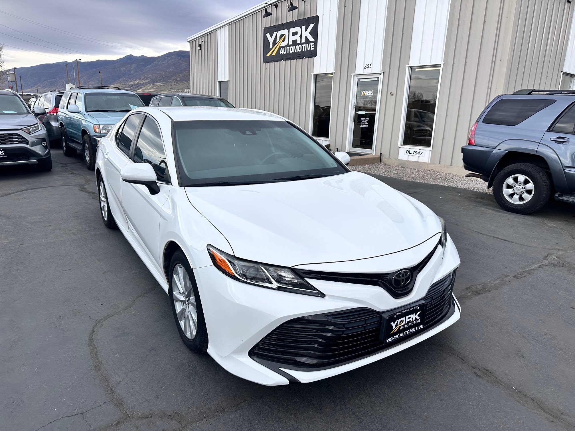 2018 Toyota Camry LE's photo