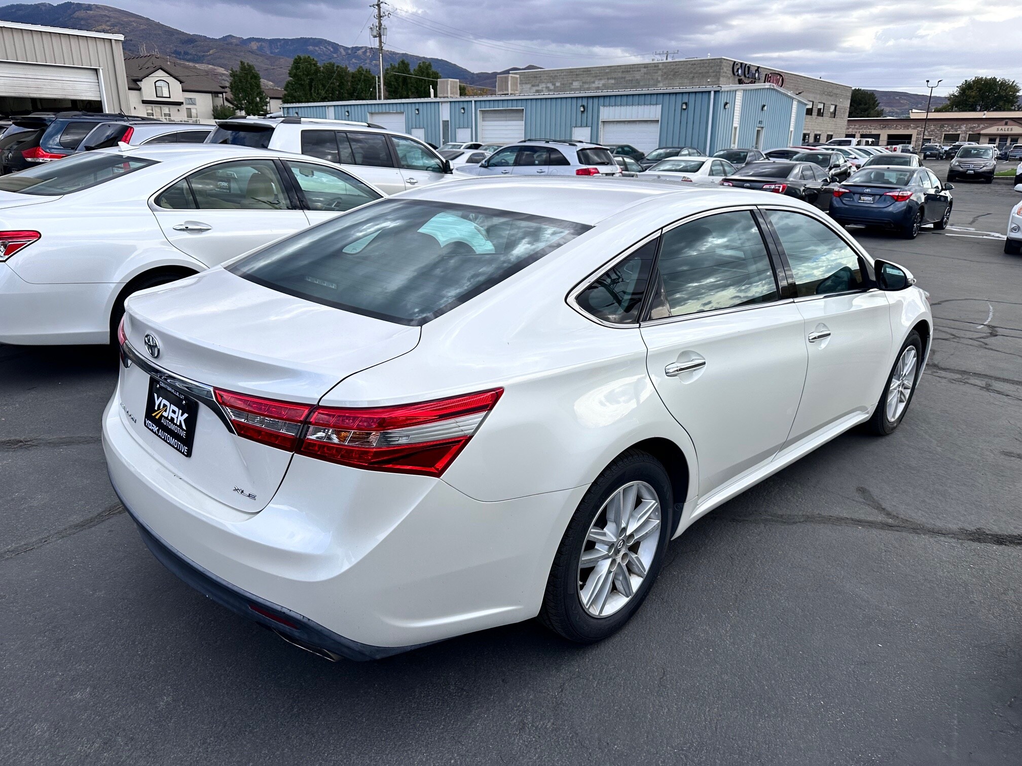 2013 Toyota Avalon XLE photo 3