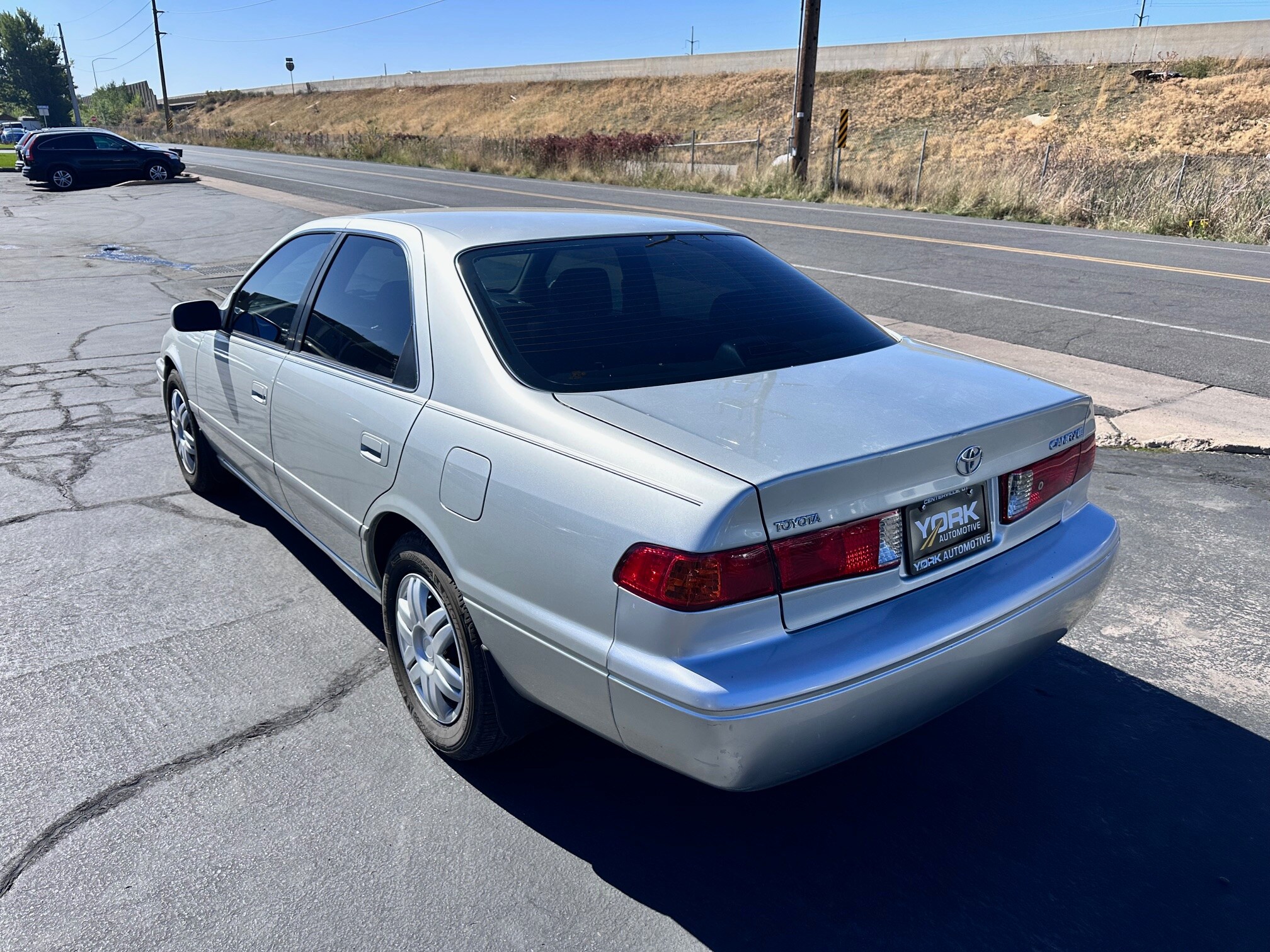 2000 Toyota Camry LE photo 4