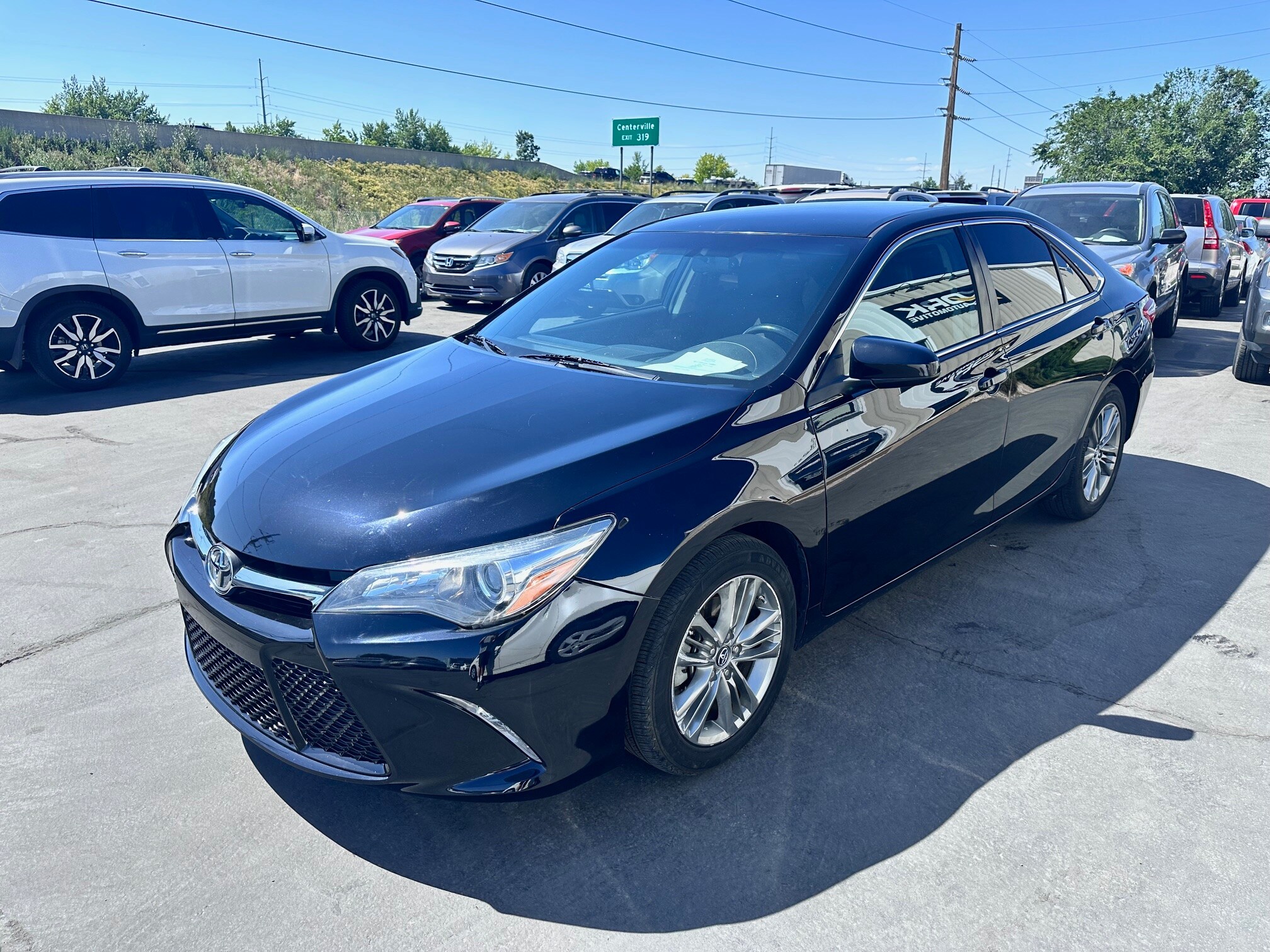 2017 Toyota Camry SE photo 2