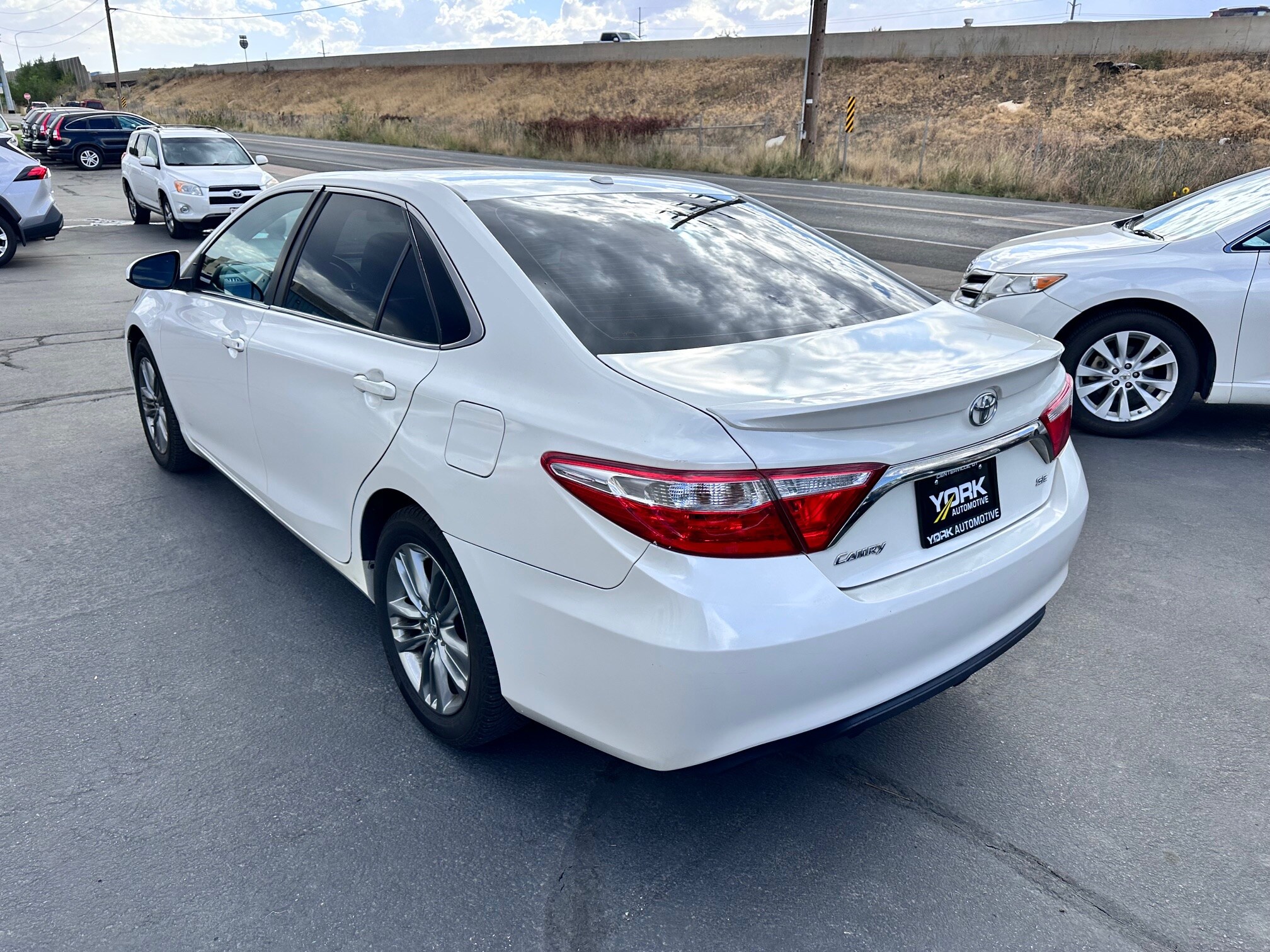 2016 Toyota Camry SE photo 4