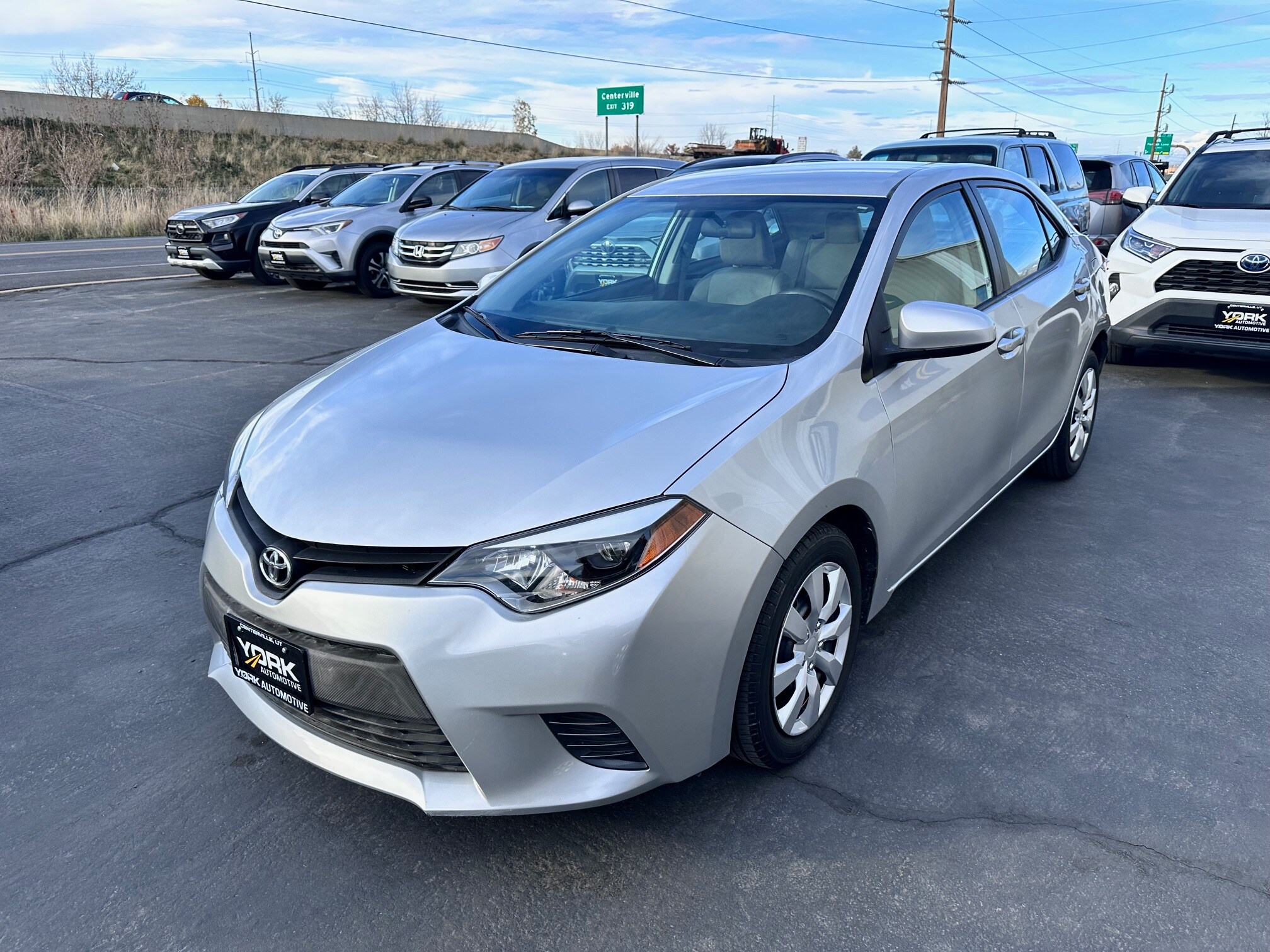 2015 Toyota Corolla LE photo 2