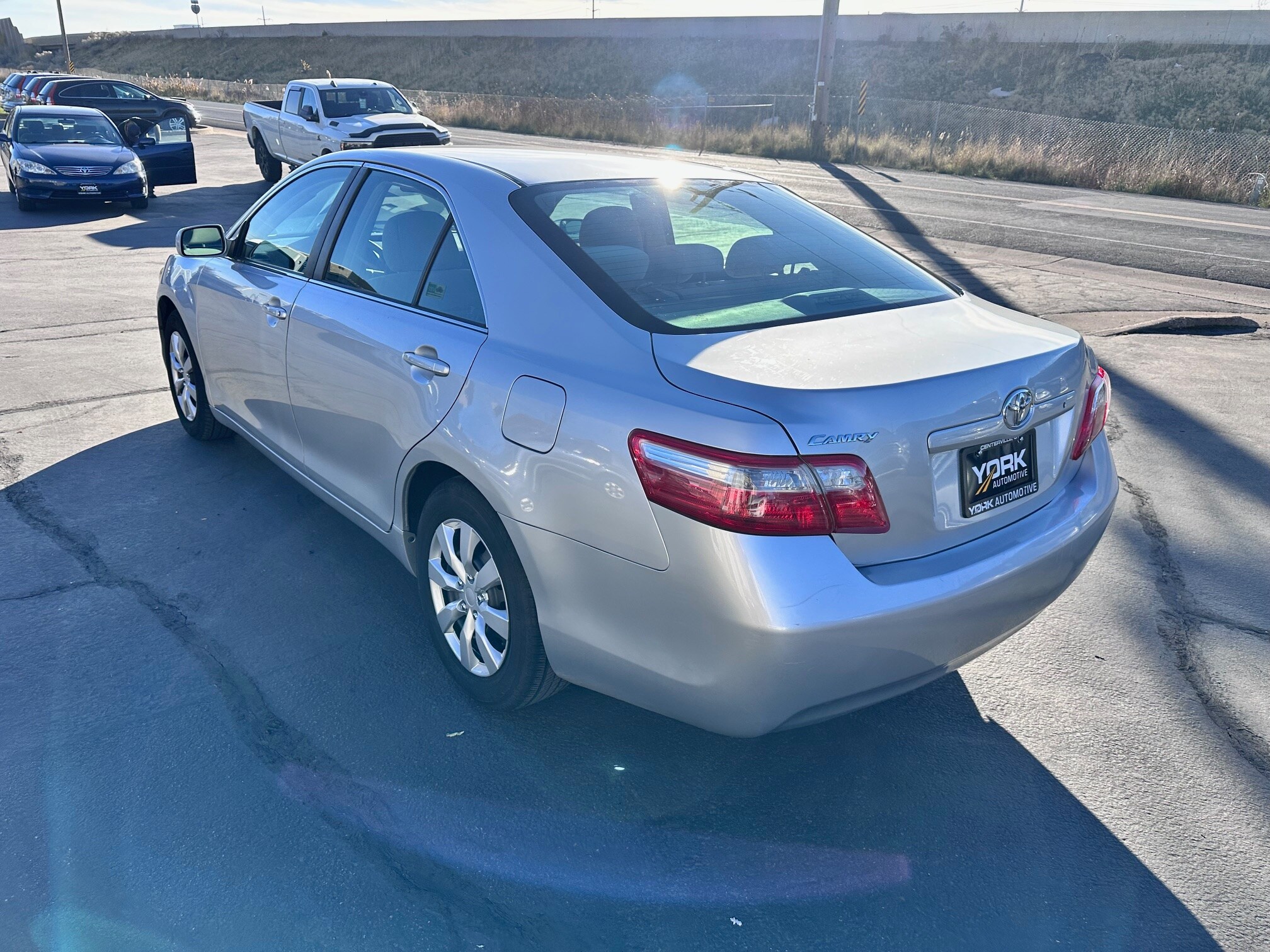 2009 Toyota Camry LE photo 3