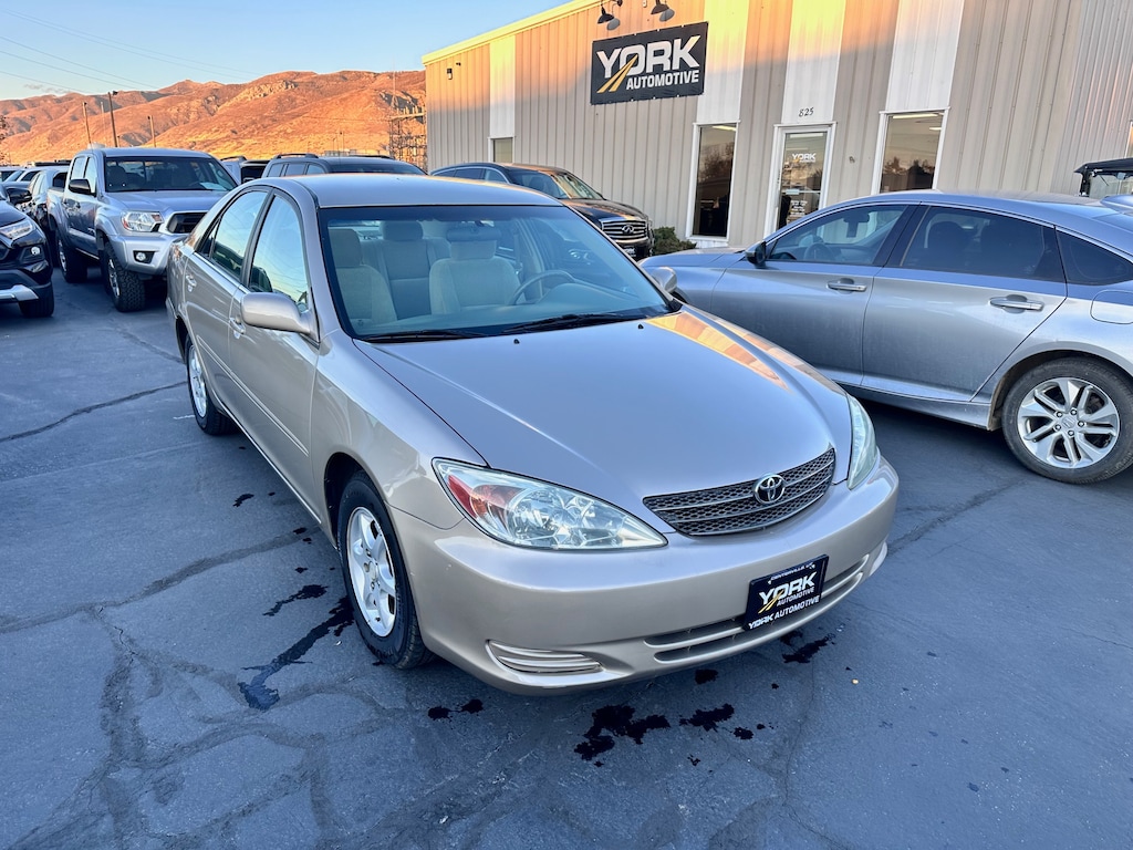 Used 2004 Toyota Camry LE Sedan