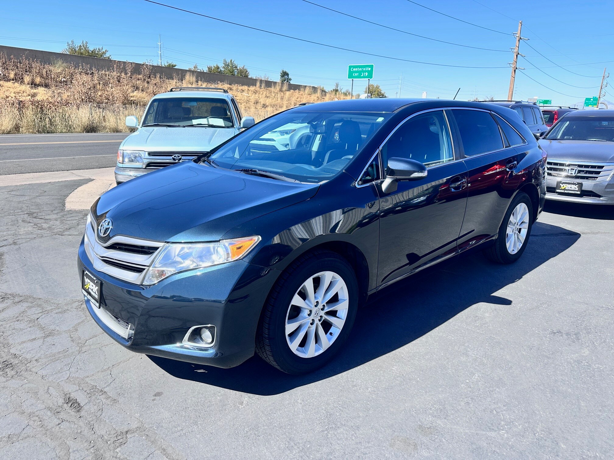 2014 Toyota Venza LE photo 2