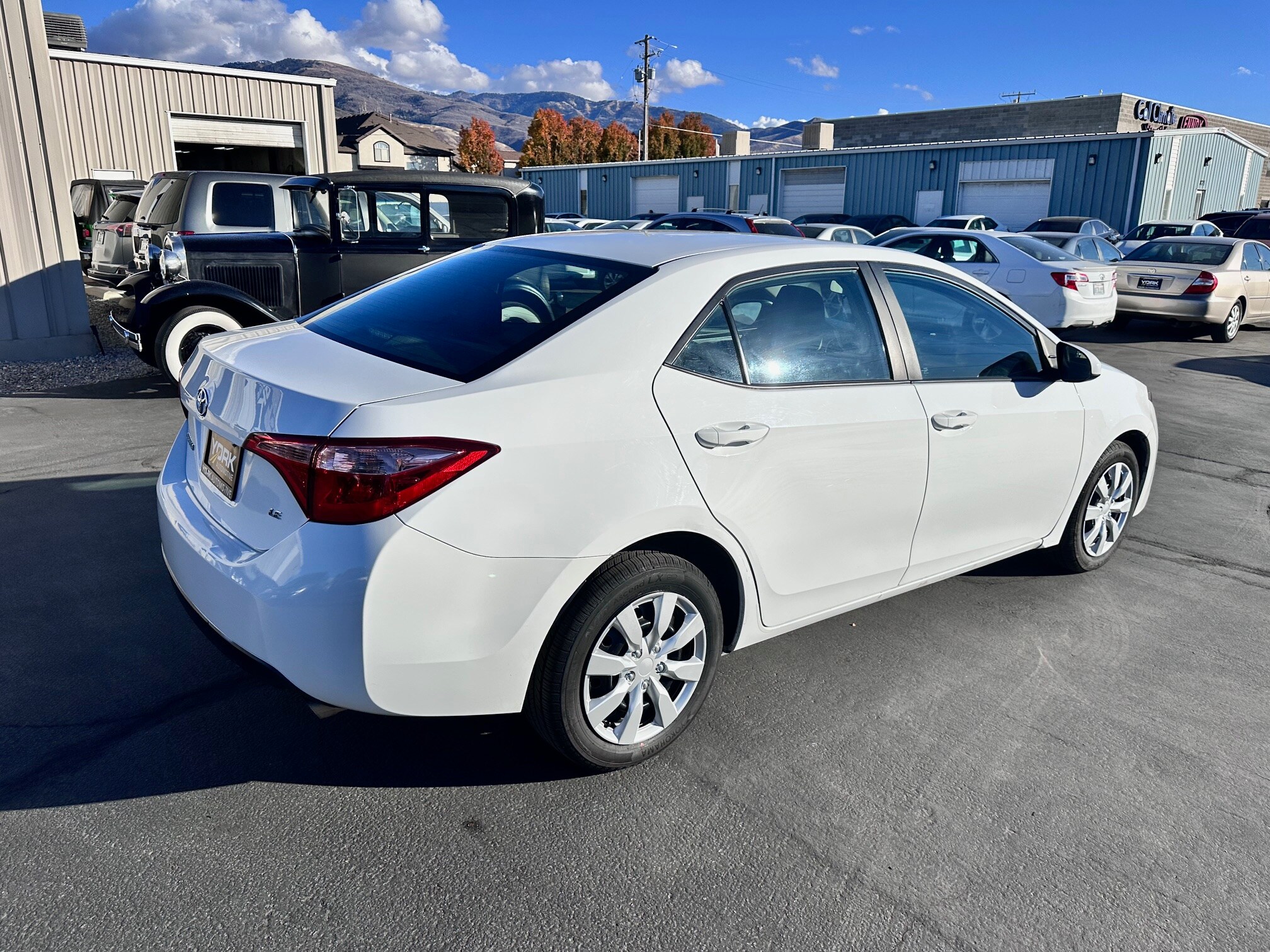 2017 Toyota Corolla LE photo 3