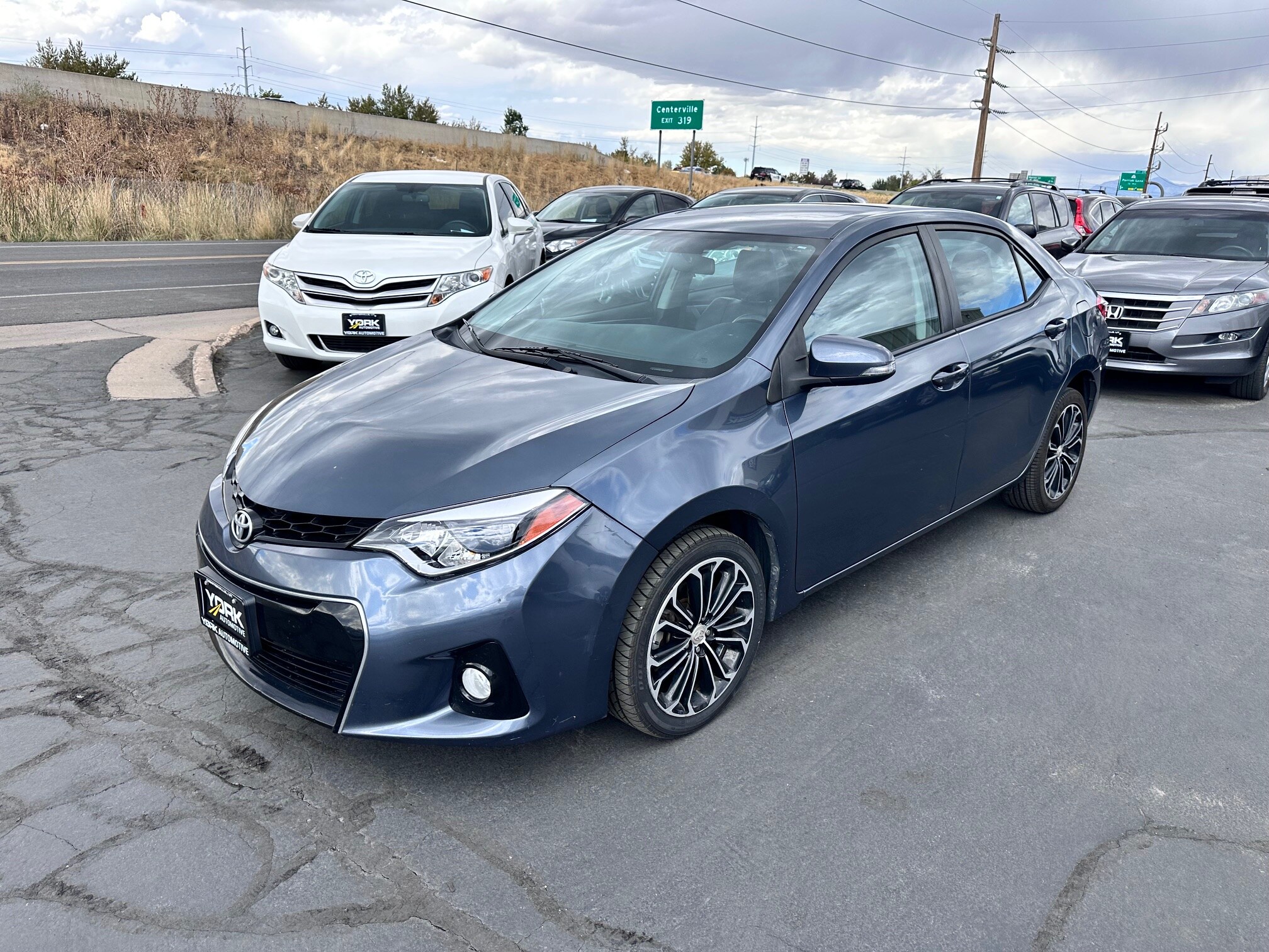 2014 Toyota Corolla Plus photo 2