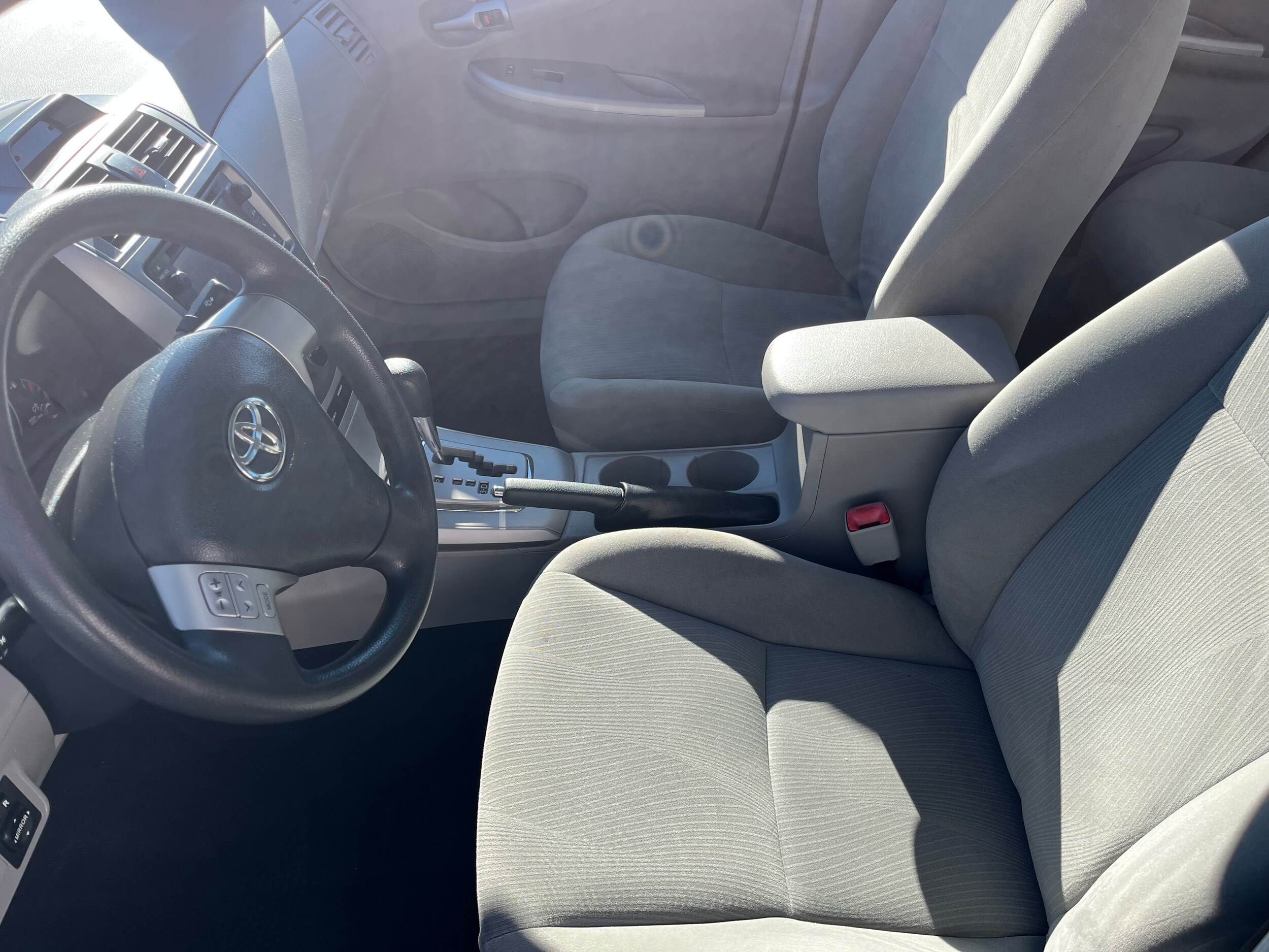 2013 Toyota Corolla LE photo 4