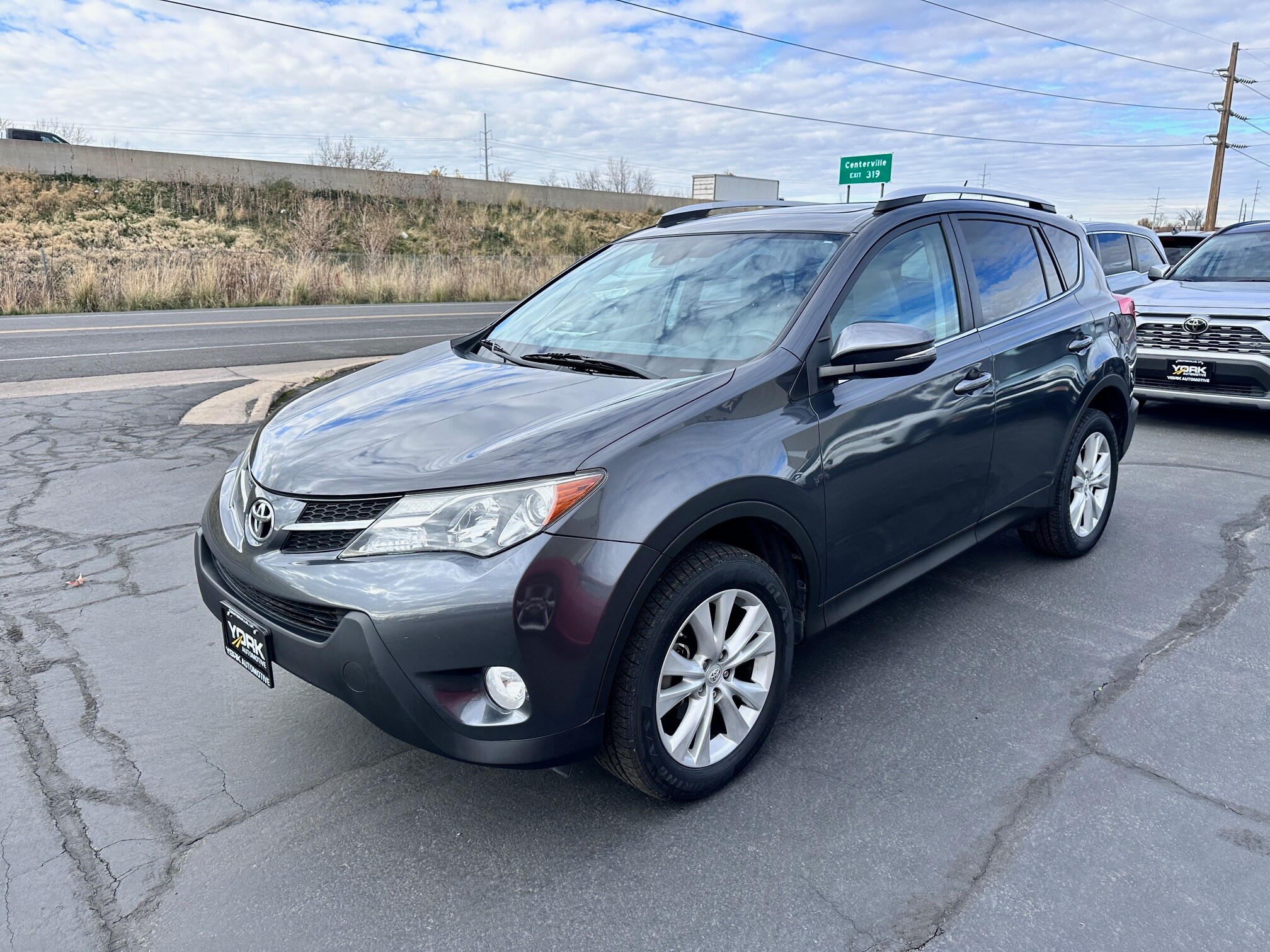 2015 Toyota RAV4 Limited photo 2