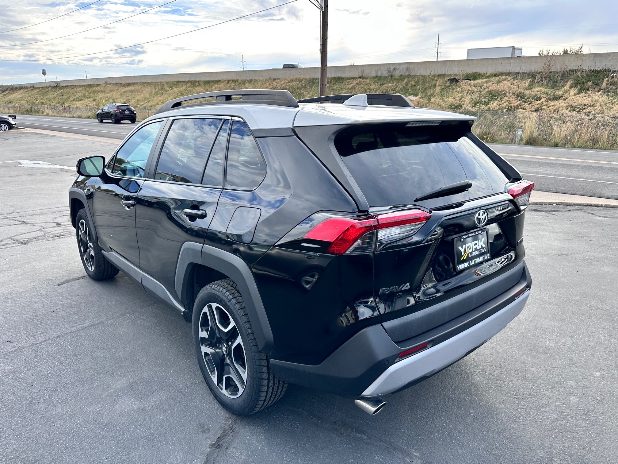 2019 Toyota RAV4 Adventure photo 4