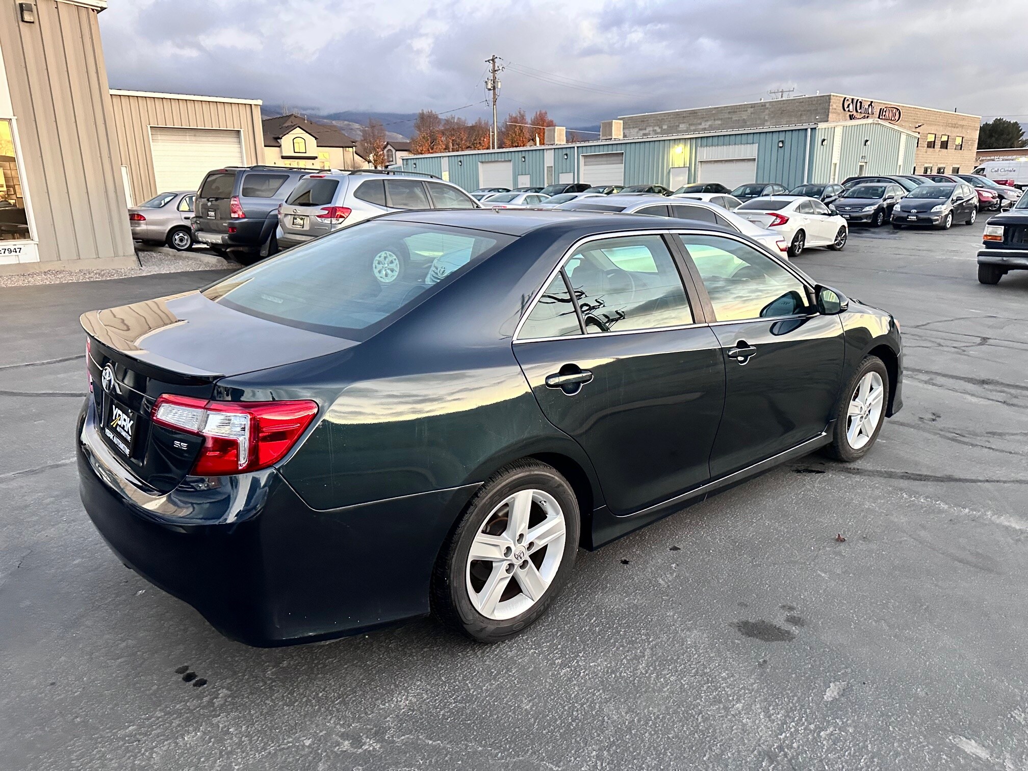 2014 Toyota Camry SE photo 3
