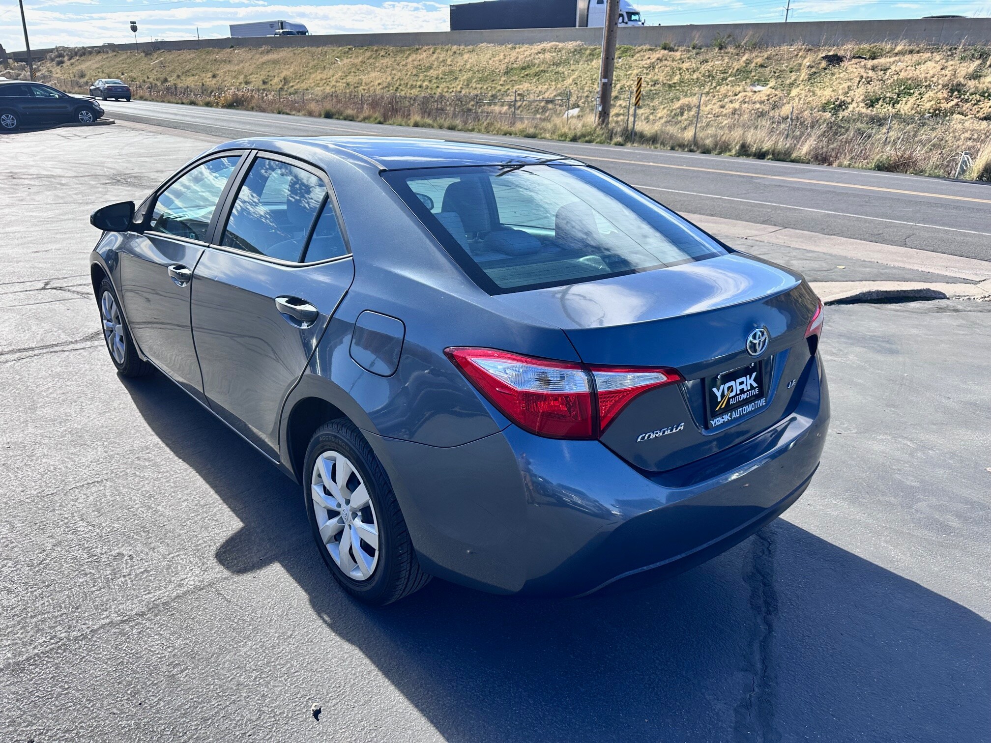 2016 Toyota Corolla LE photo 3