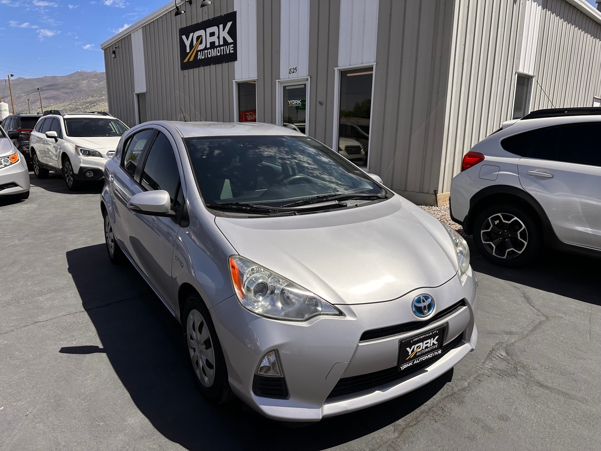 2014 Toyota Prius c Two's photo