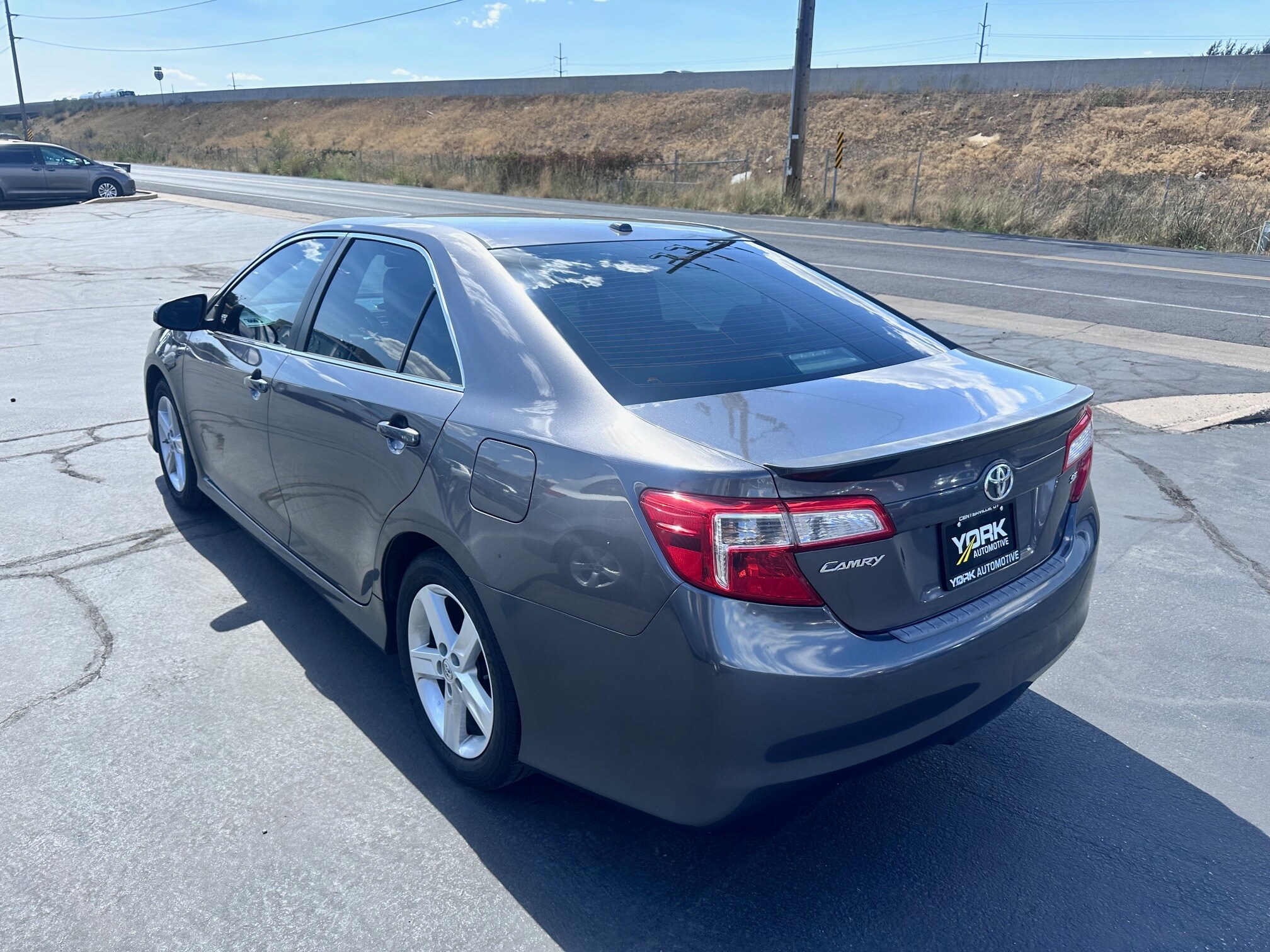 2013 Toyota Camry SE photo 4