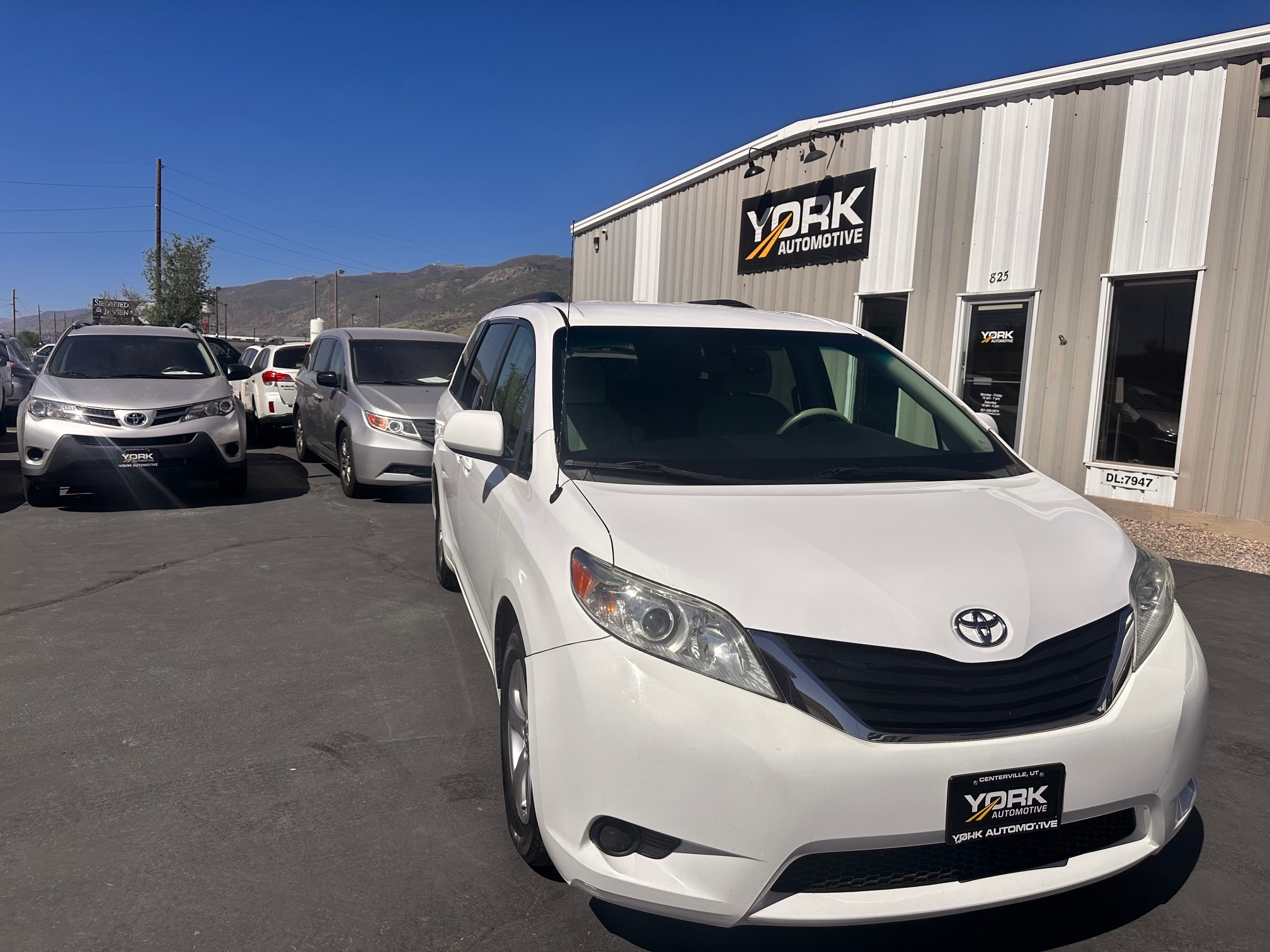 2013 Toyota Sienna LE V6 8-Passenger's photo