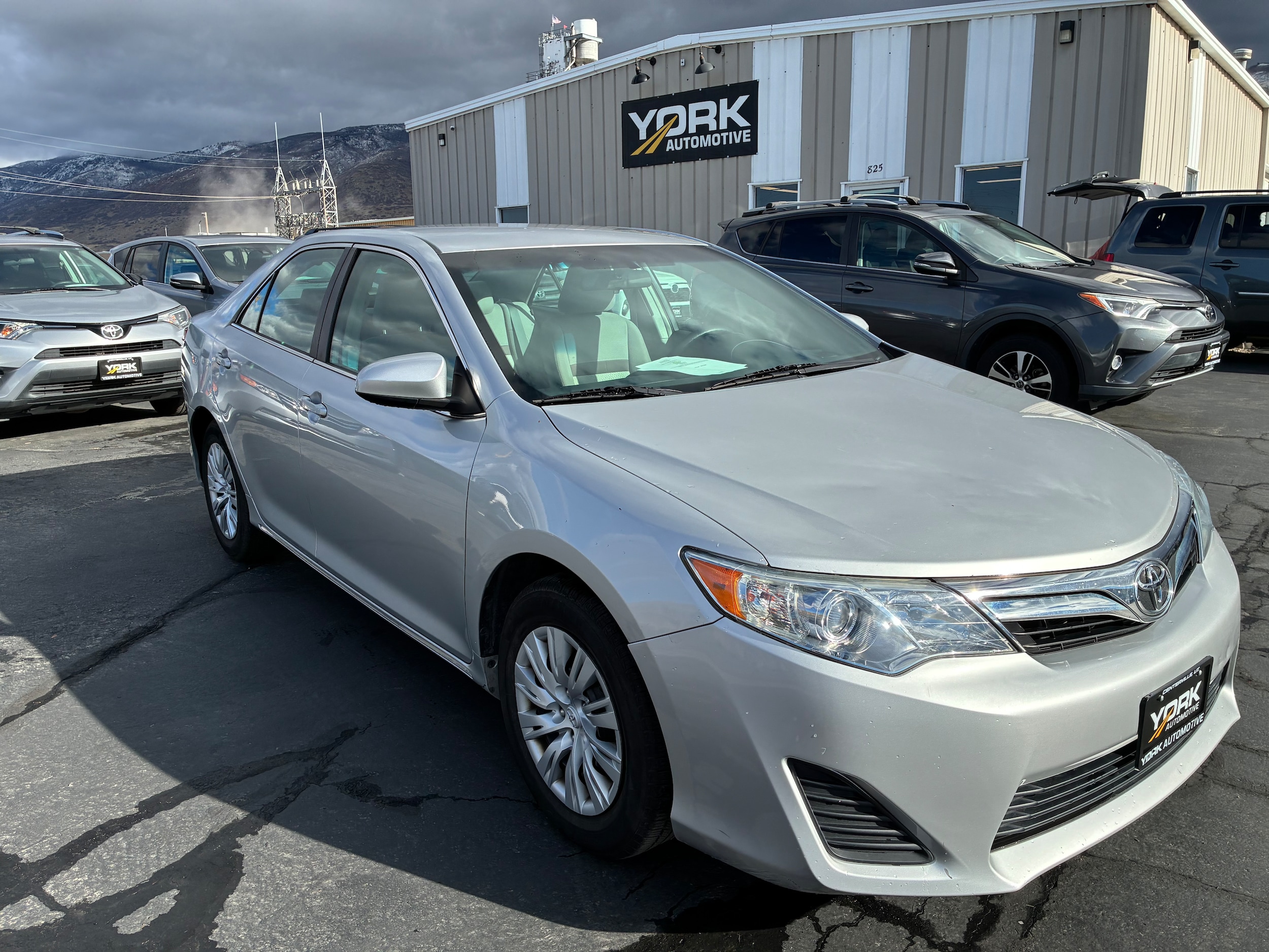 2013 Toyota Camry LE's photo