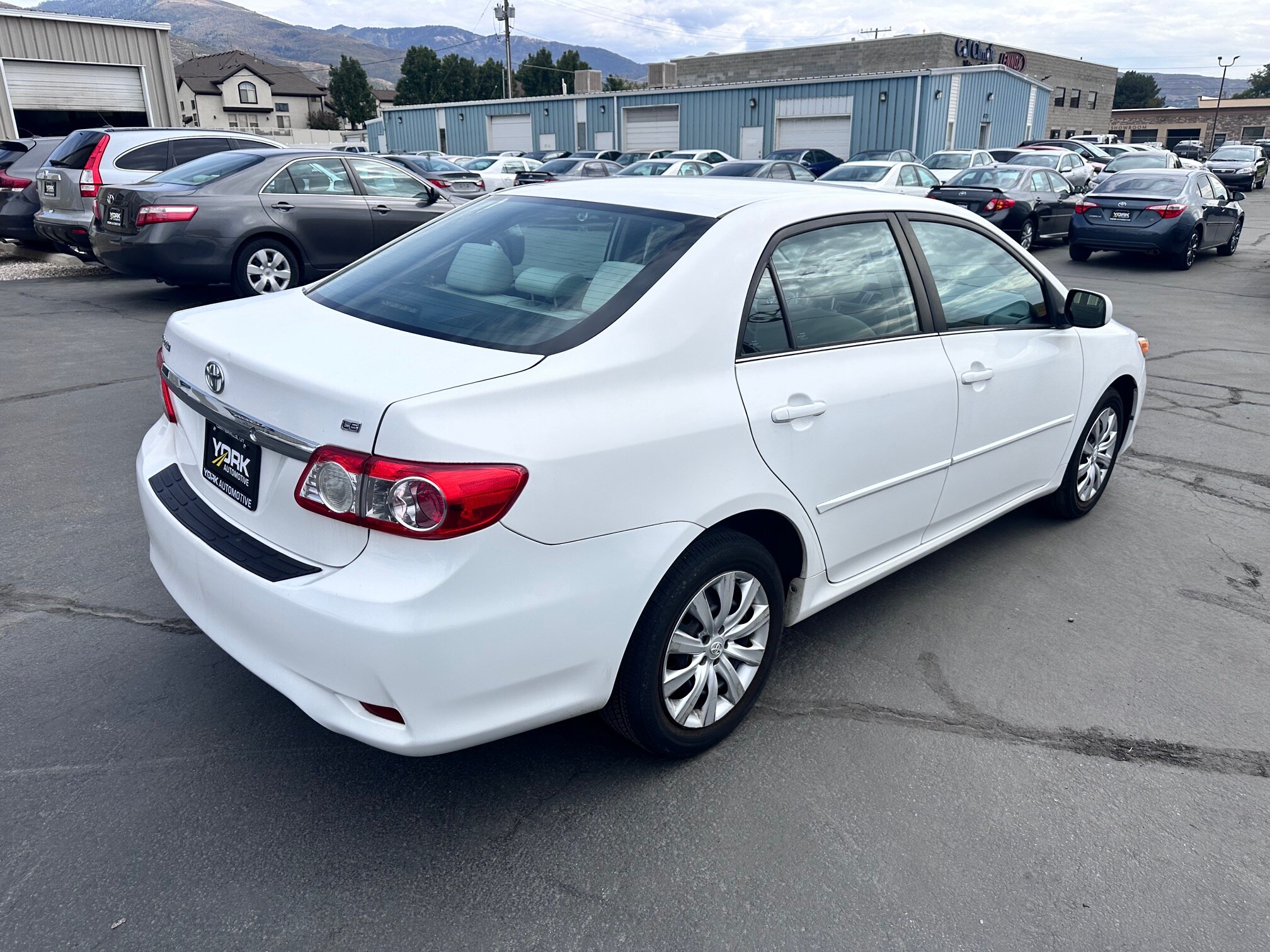 2013 Toyota Corolla LE photo 3