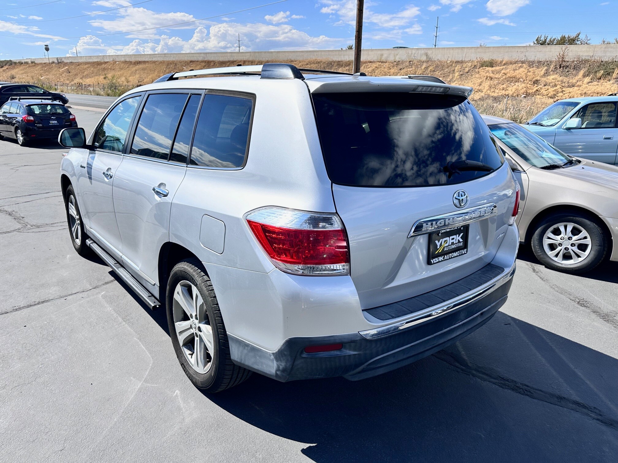 2011 Toyota Highlander Limited photo 3