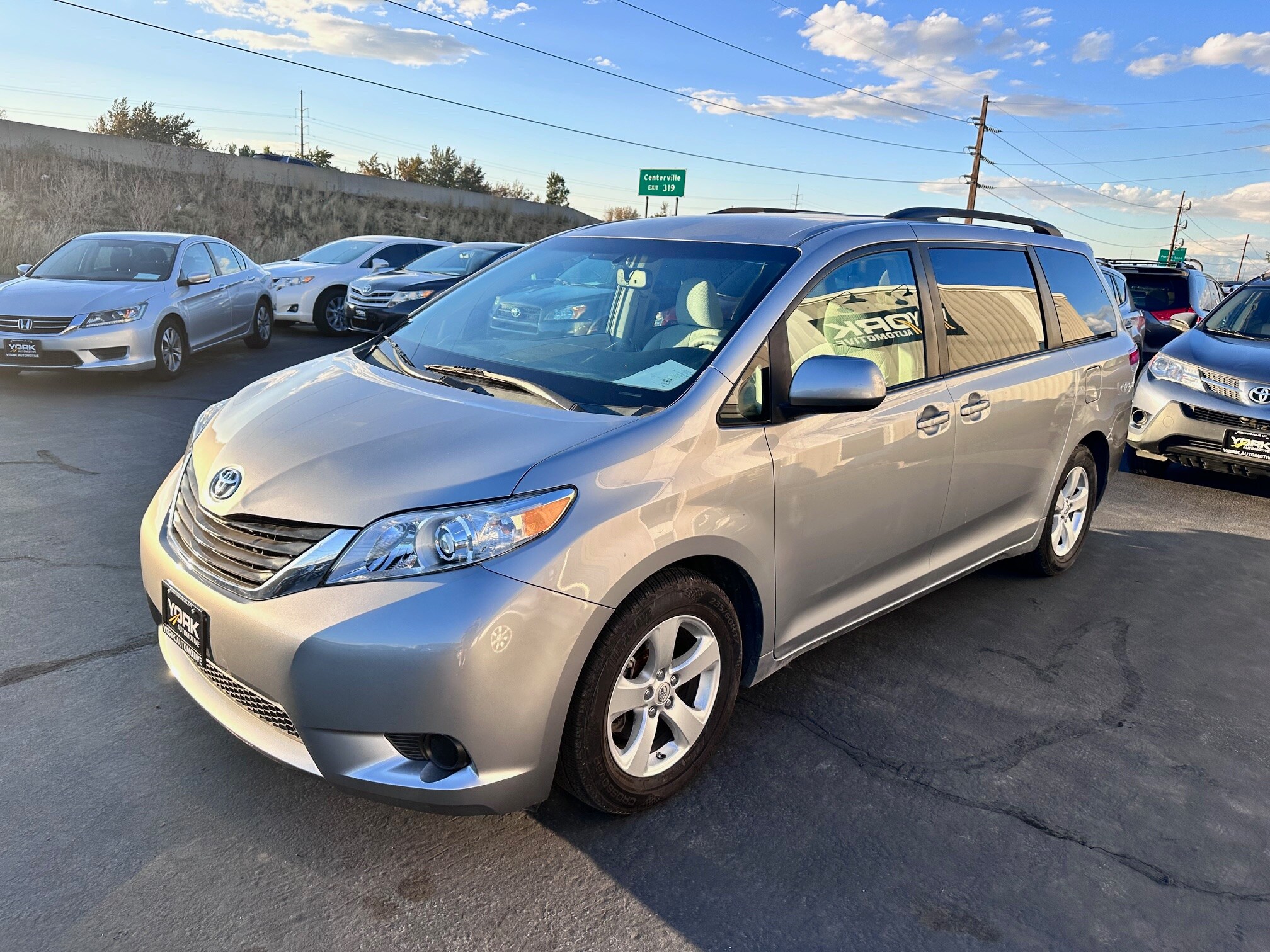 2013 Toyota Sienna LE photo 2