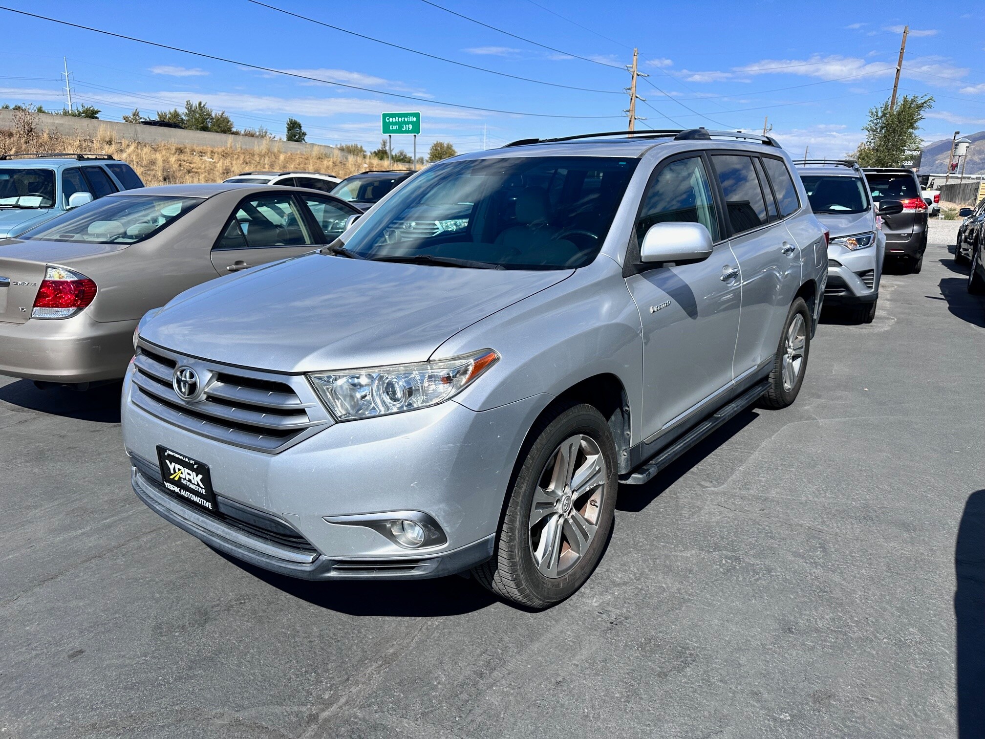 2011 Toyota Highlander Limited photo 2