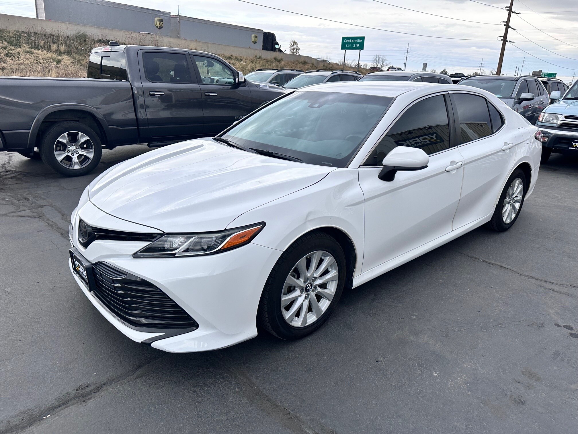 2018 Toyota Camry LE photo 2