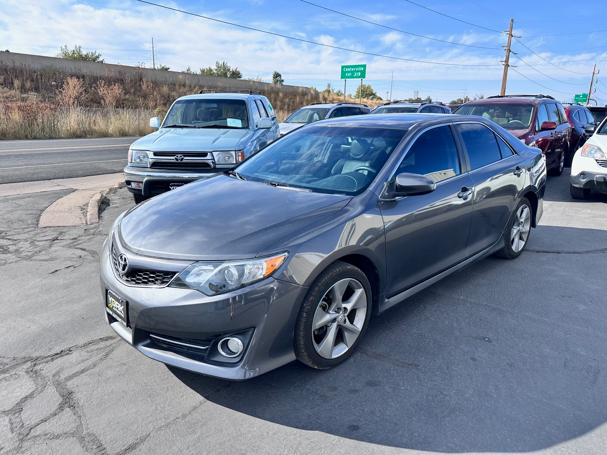 2014 Toyota Camry SE photo 2