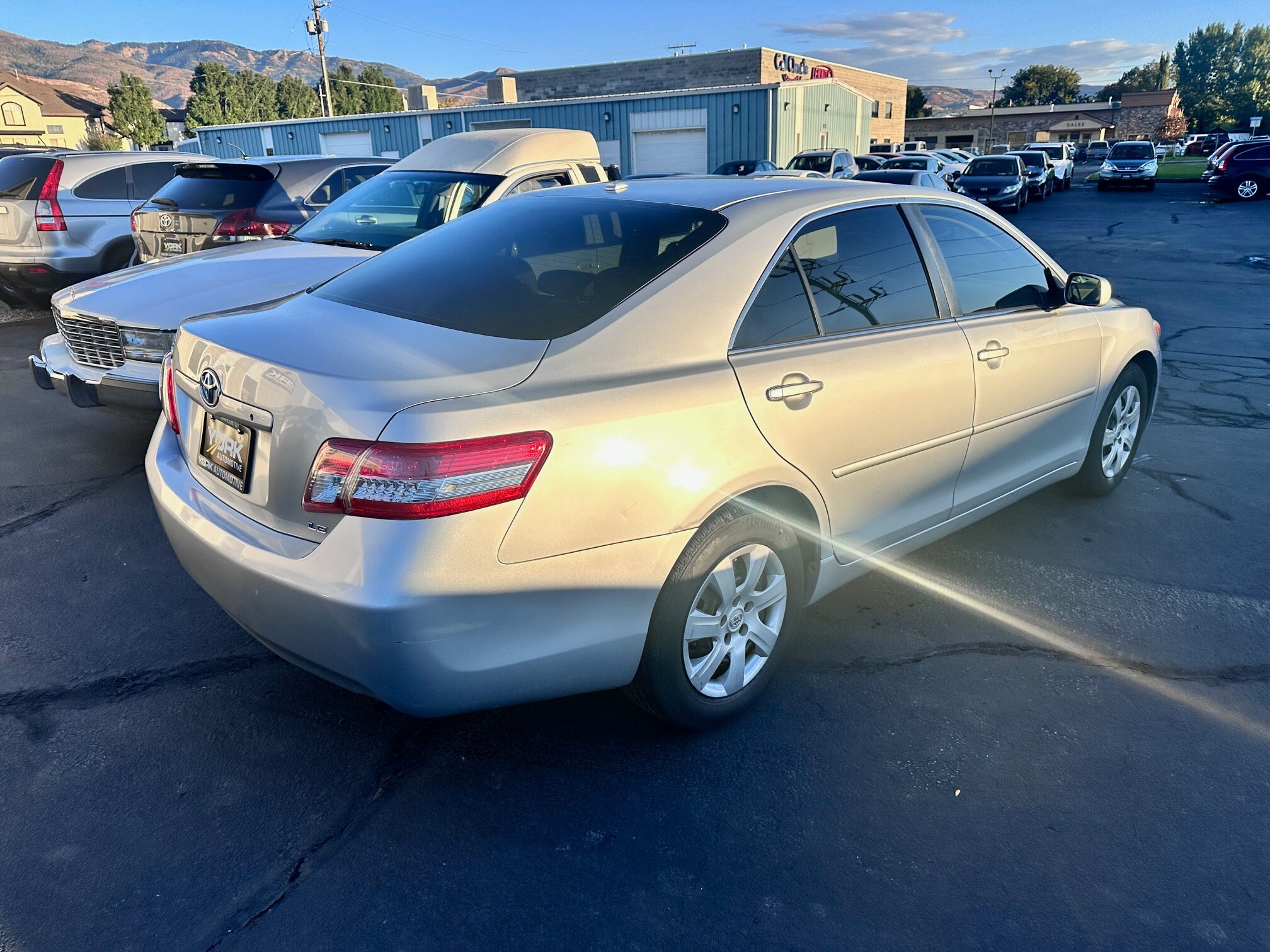 2011 Toyota Camry LE photo 3