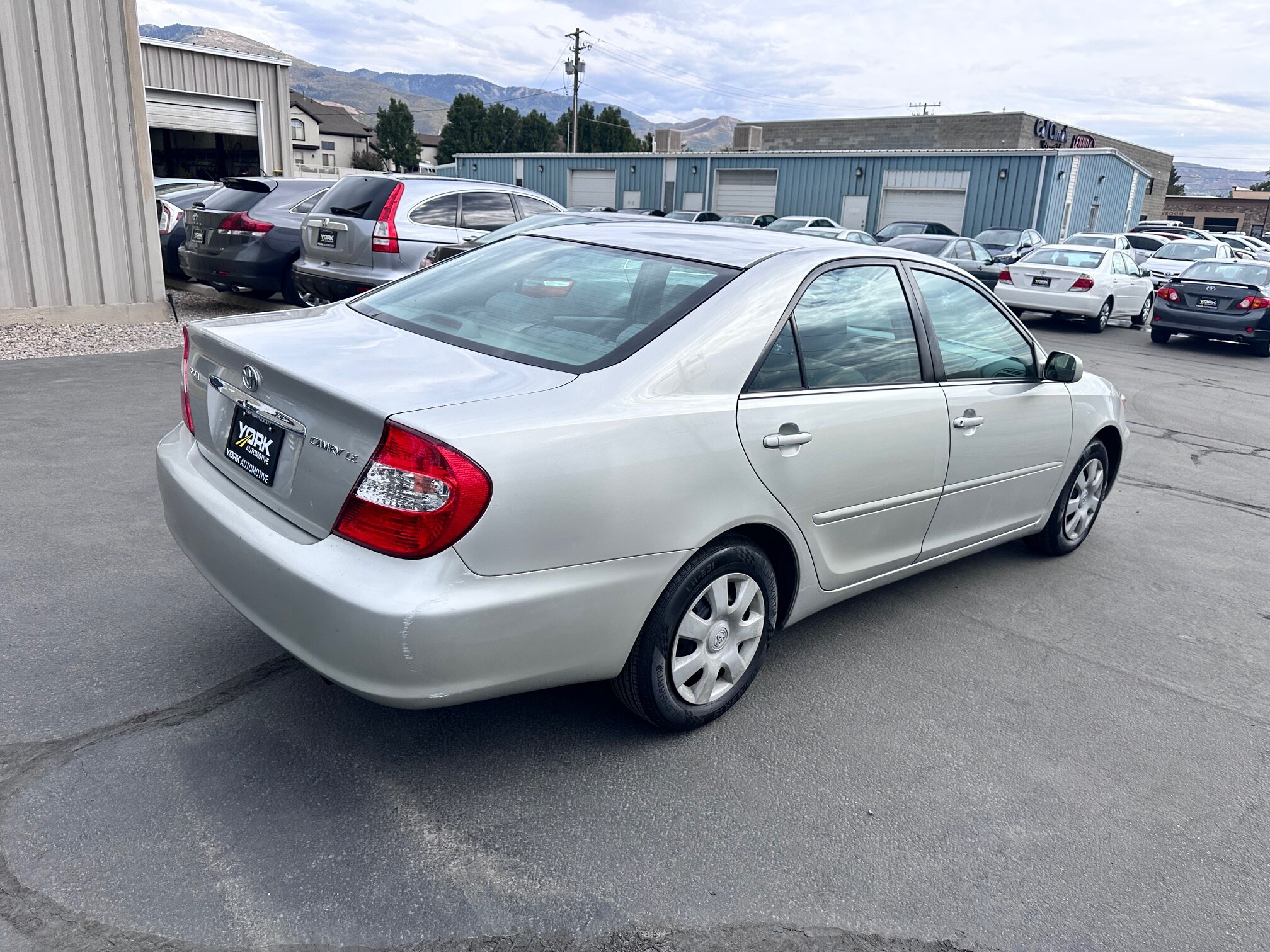 2004 Toyota Camry LE photo 3