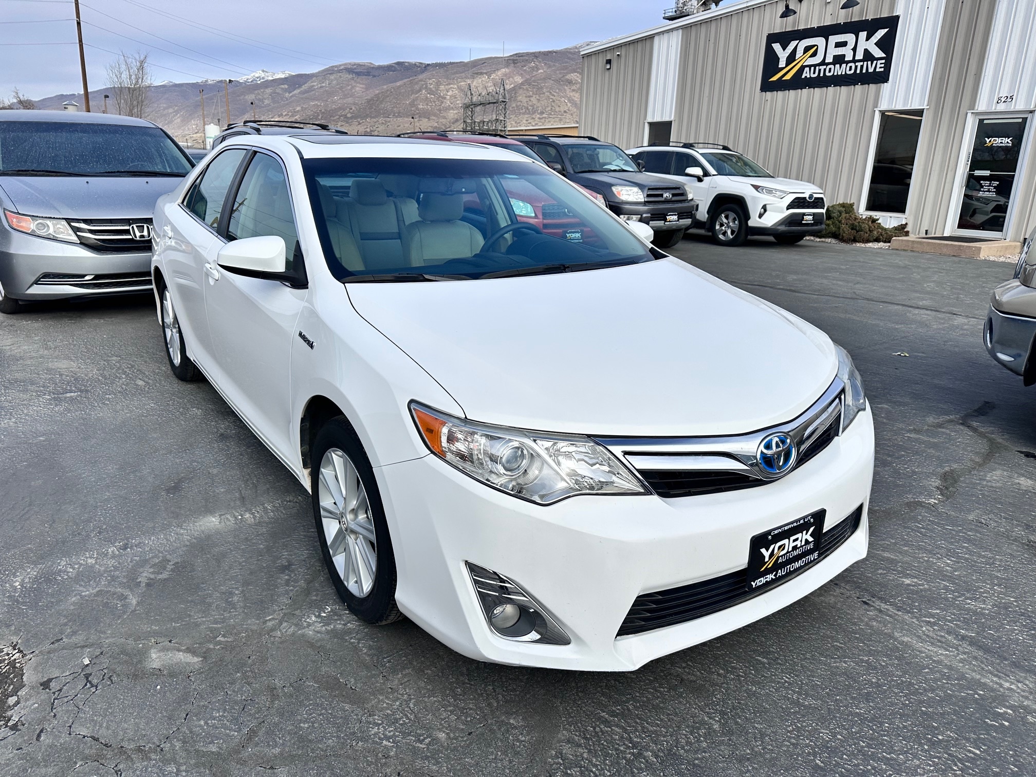 2013 Toyota Camry XLE Hybrid's photo