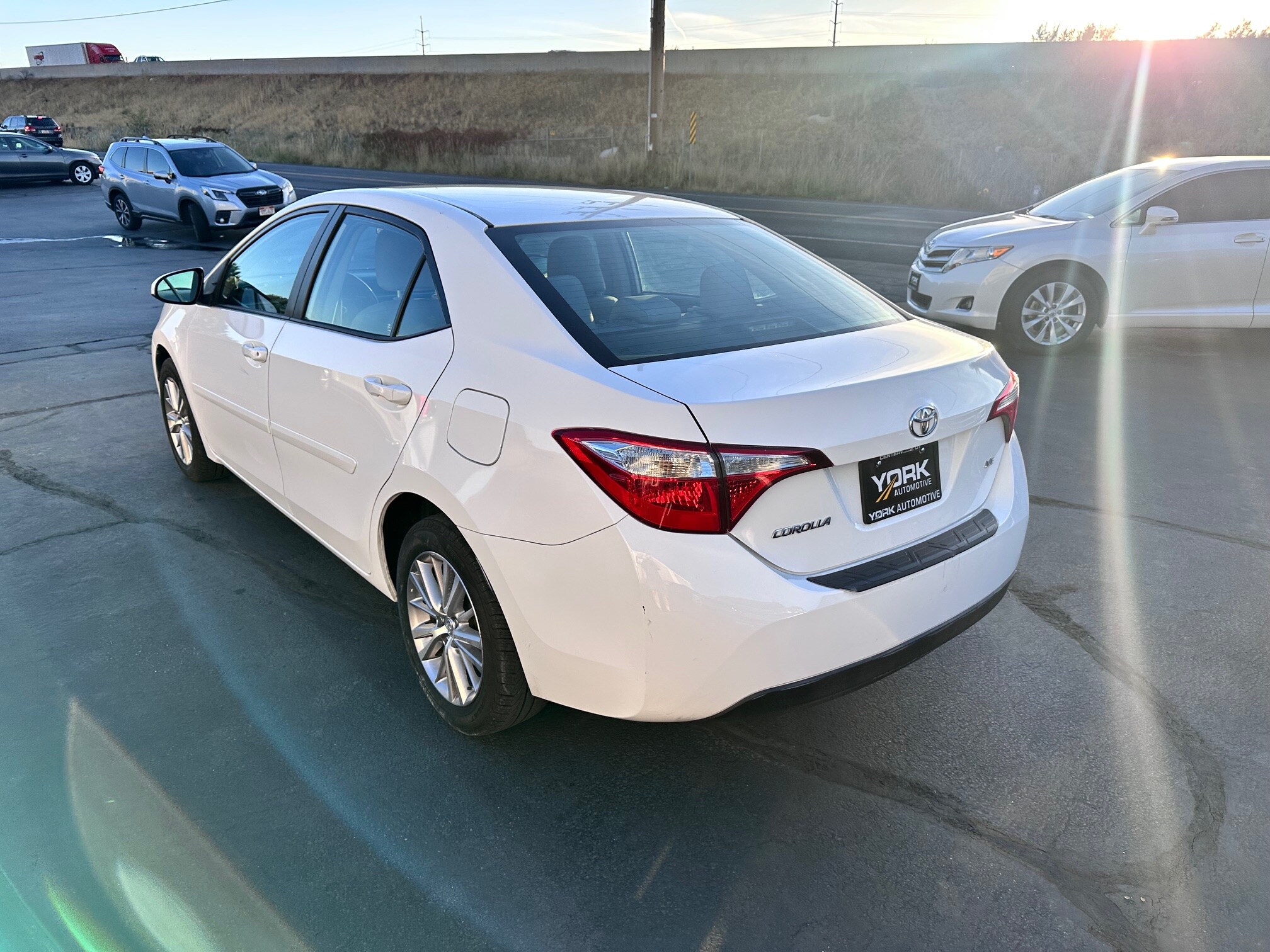 2015 Toyota Corolla LE photo 4