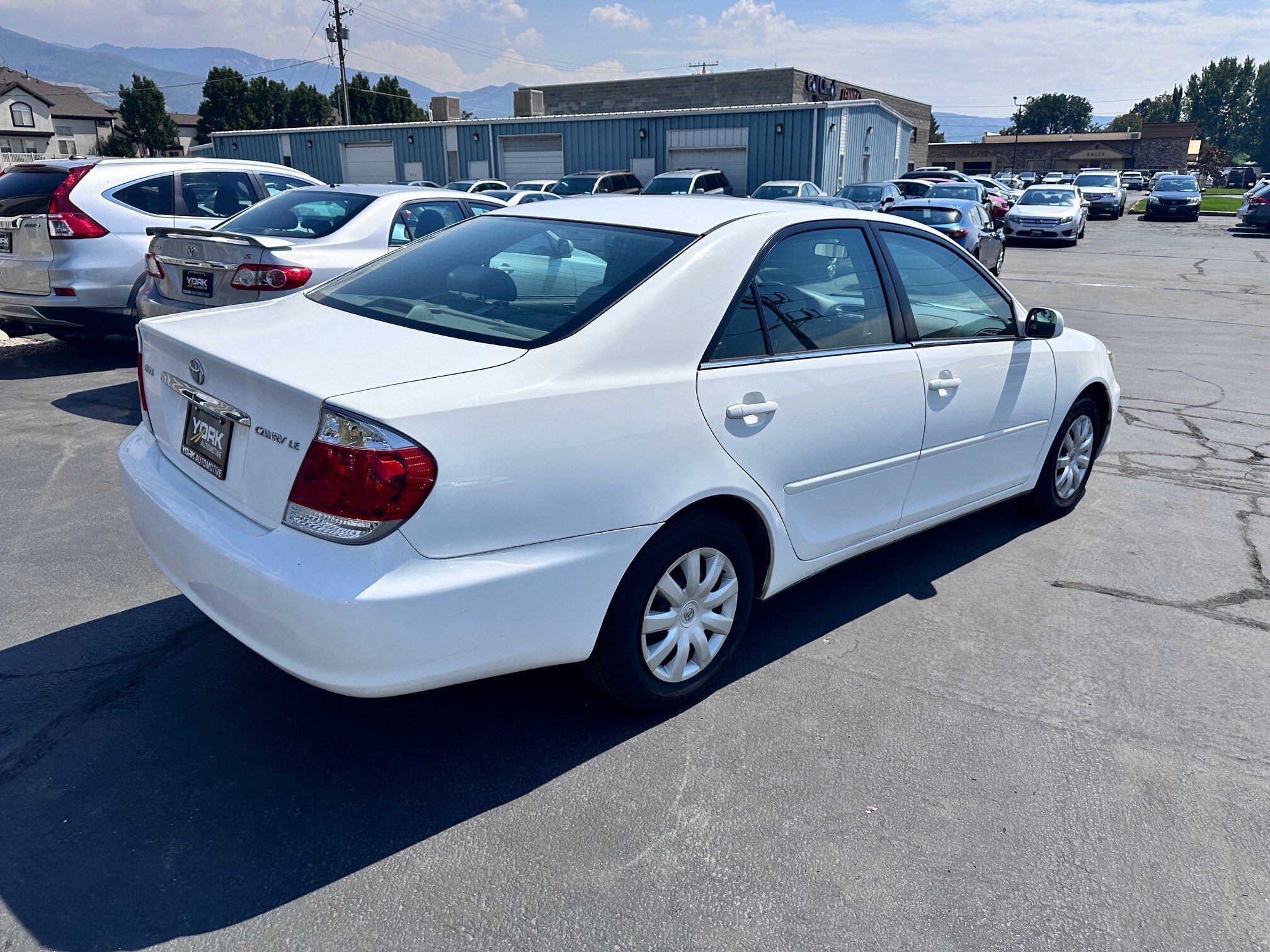 2005 Toyota Camry LE photo 3