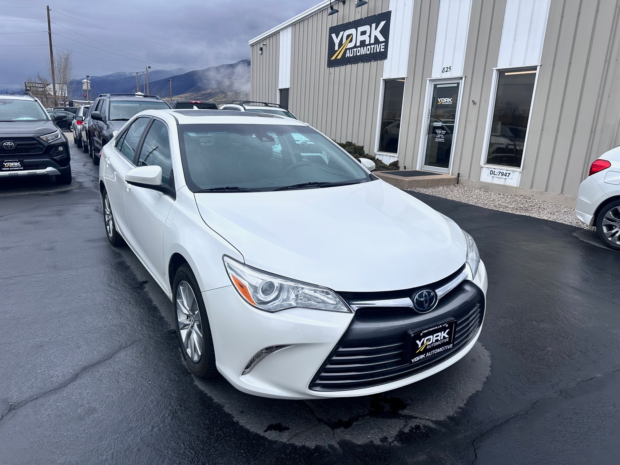 2017 Toyota Camry XLE's photo