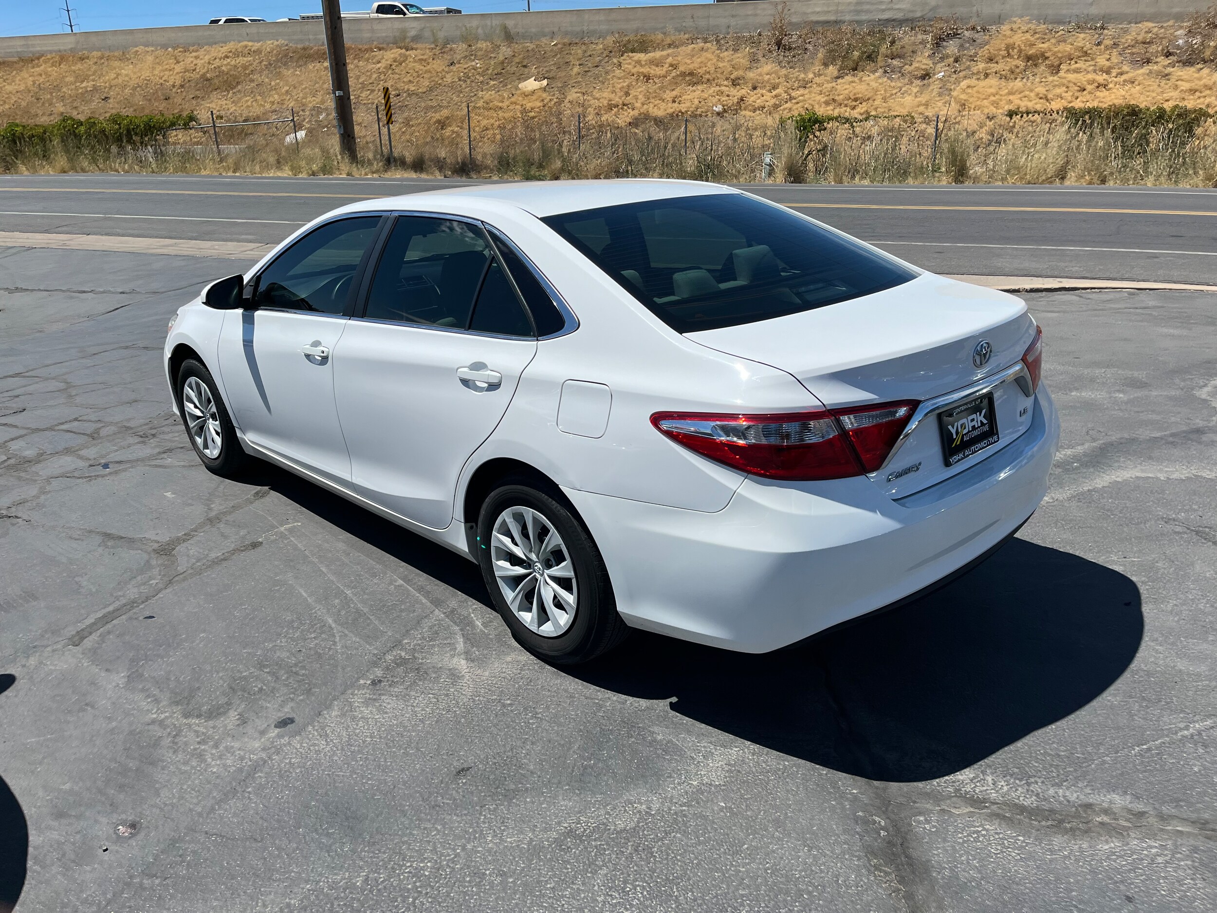 2015 Toyota Camry SE photo 4
