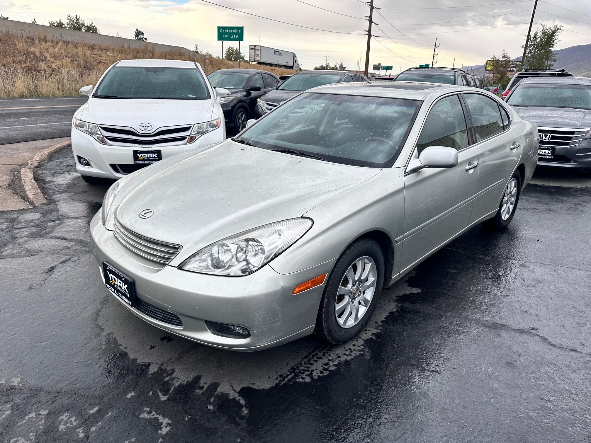 2004 Lexus ES 330 Base photo 2