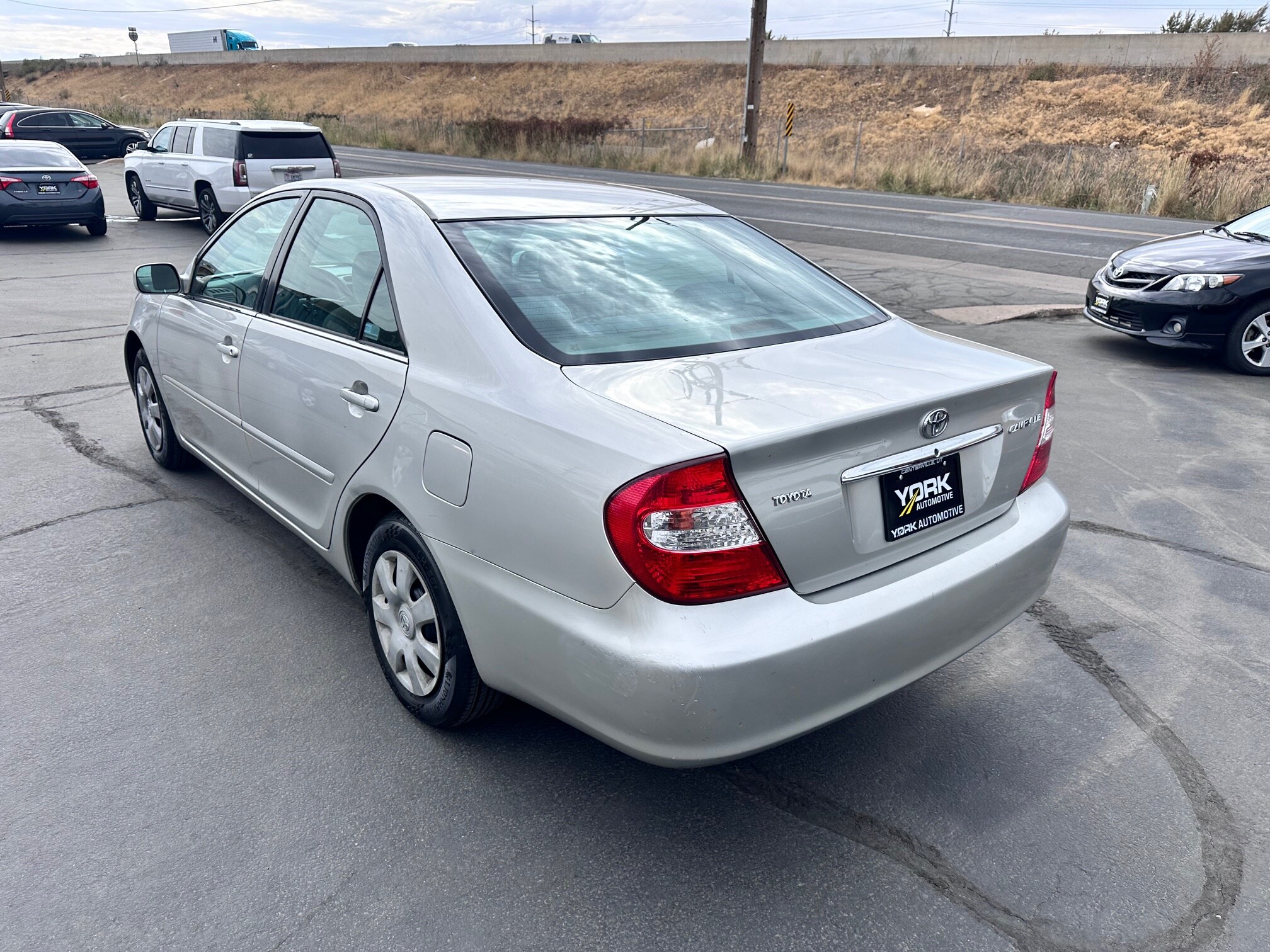 2004 Toyota Camry LE photo 4
