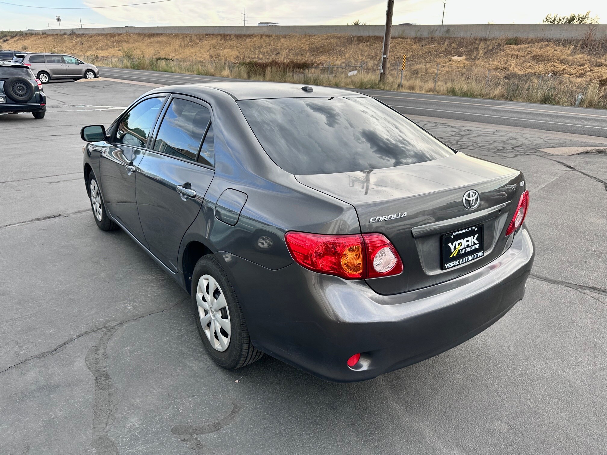 2009 Toyota Corolla LE photo 4