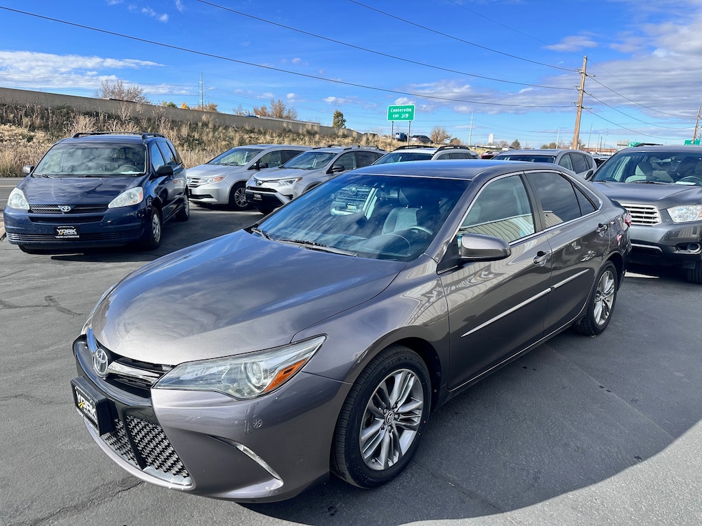 Used 2015 Toyota Camry SE Sedan