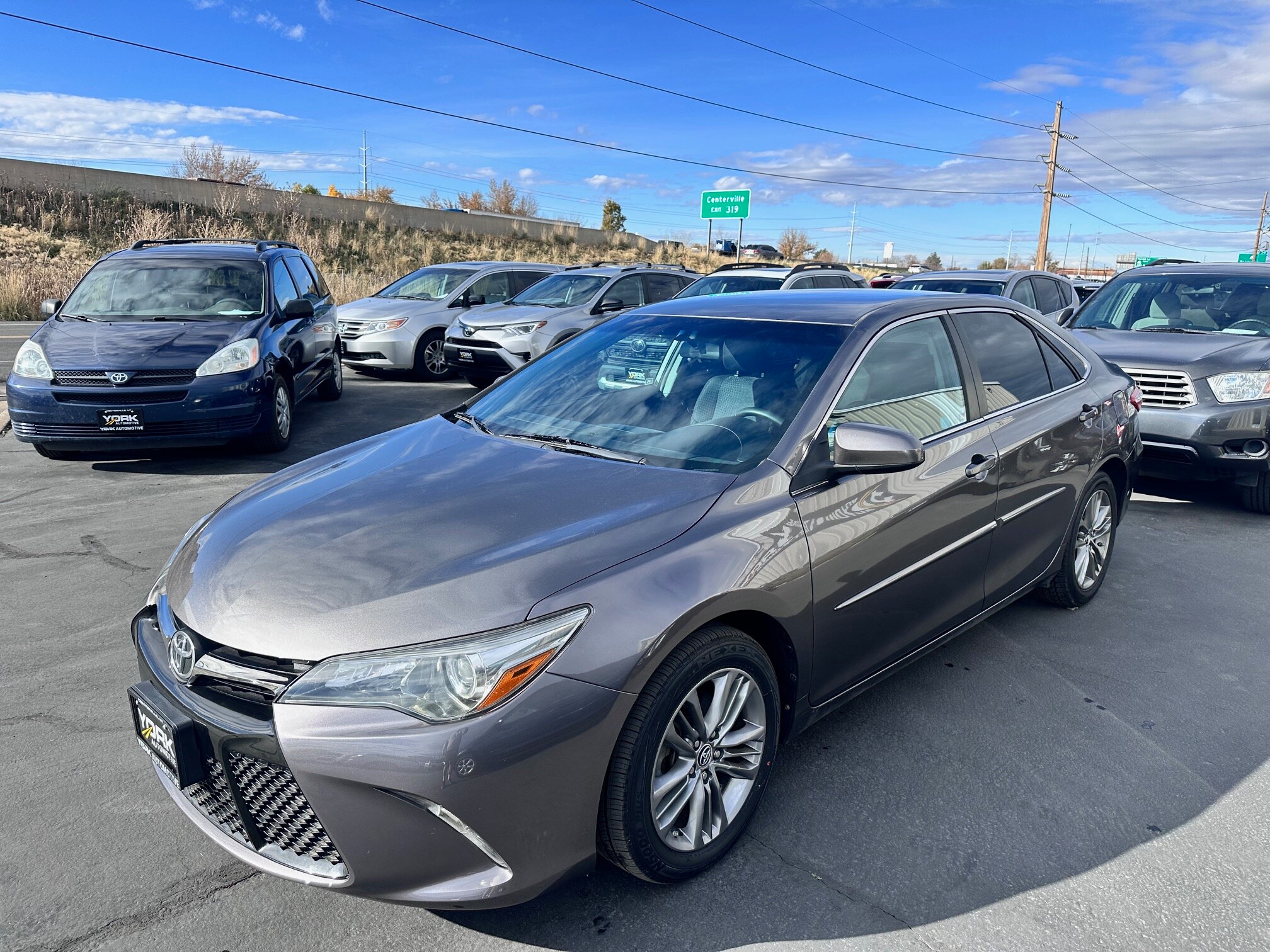 2015 Toyota Camry SE photo 2