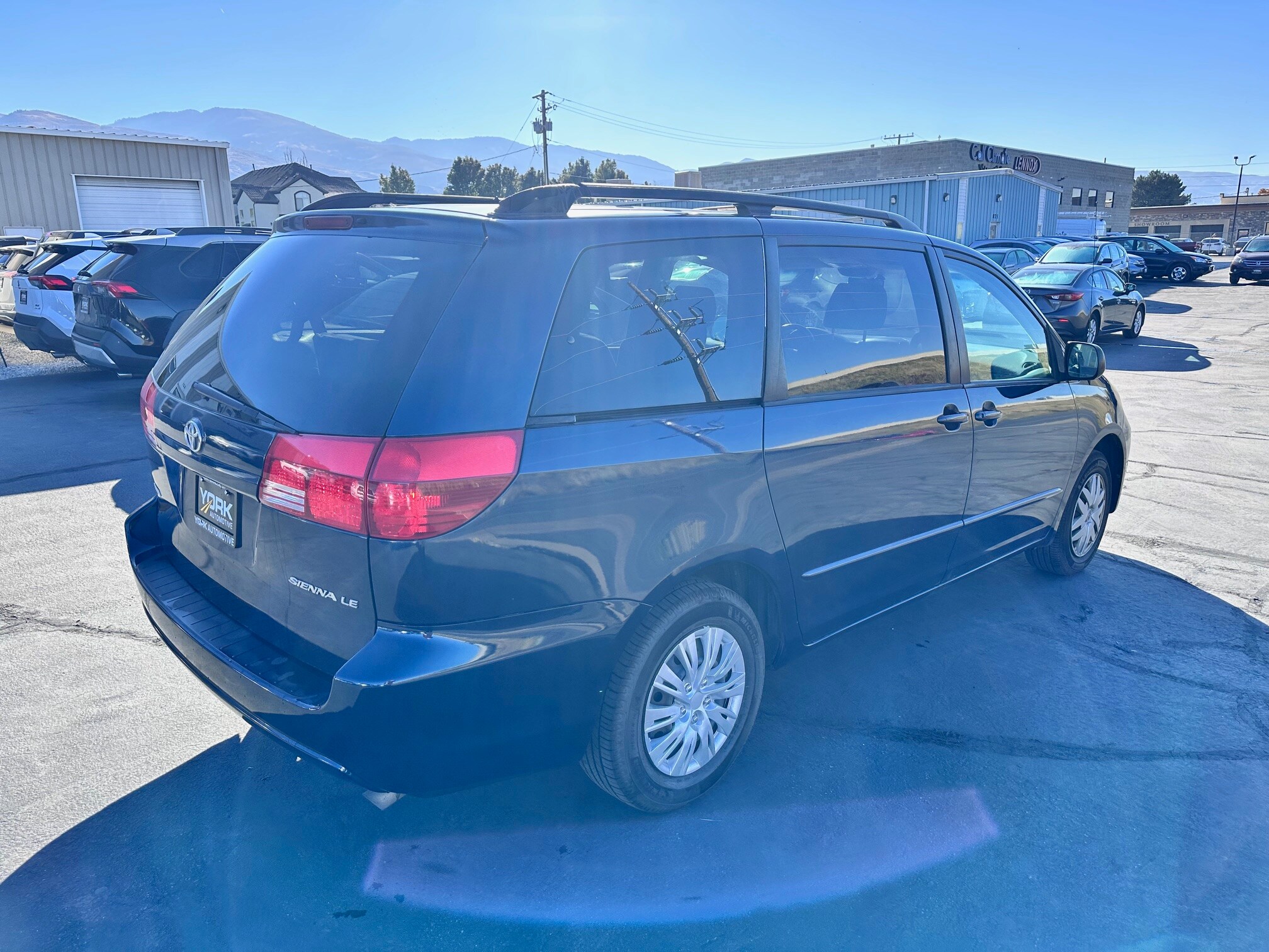 2004 Toyota Sienna LE CE photo 2